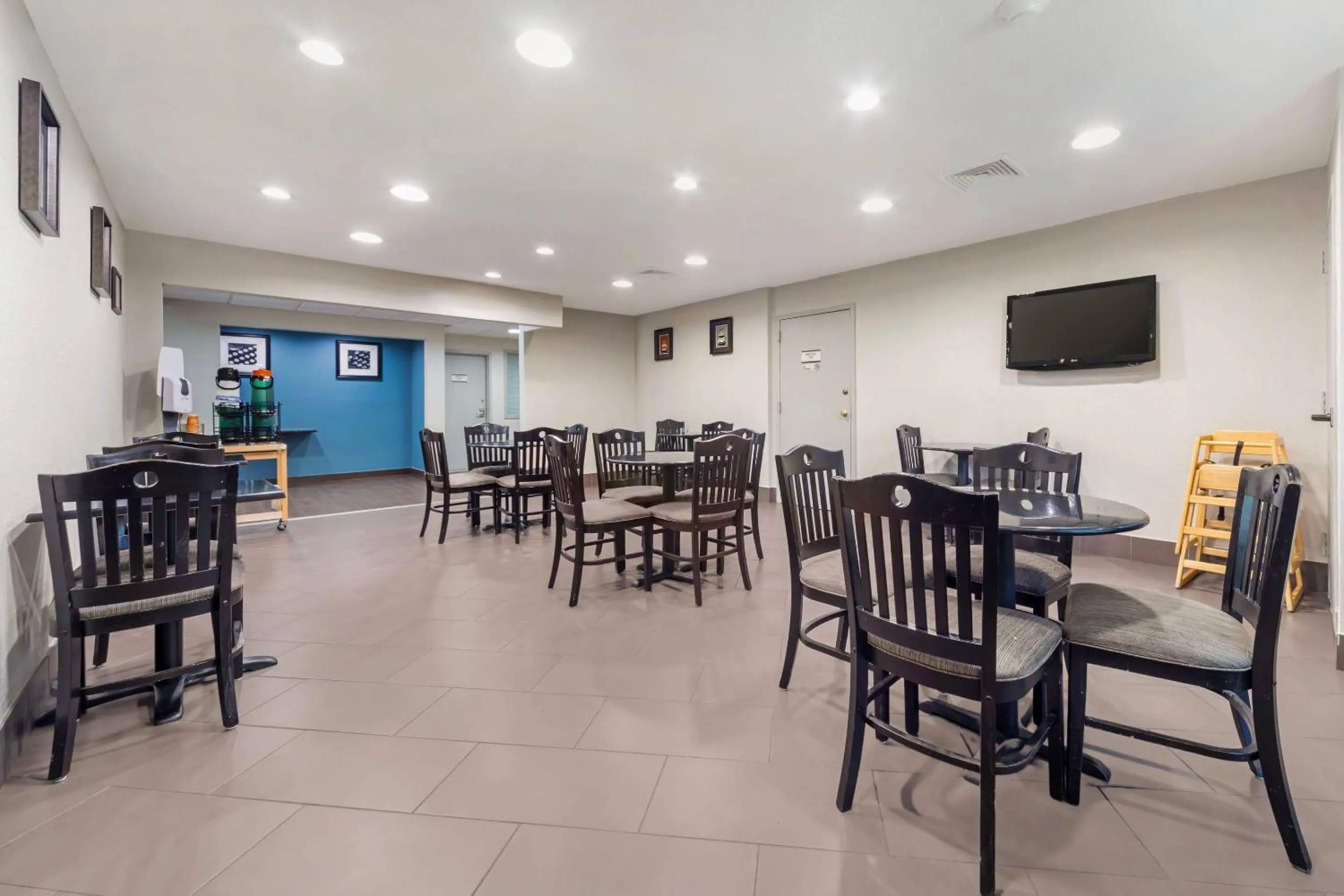 Breakfast in Quality Inn & Suites NJ State Capital Area