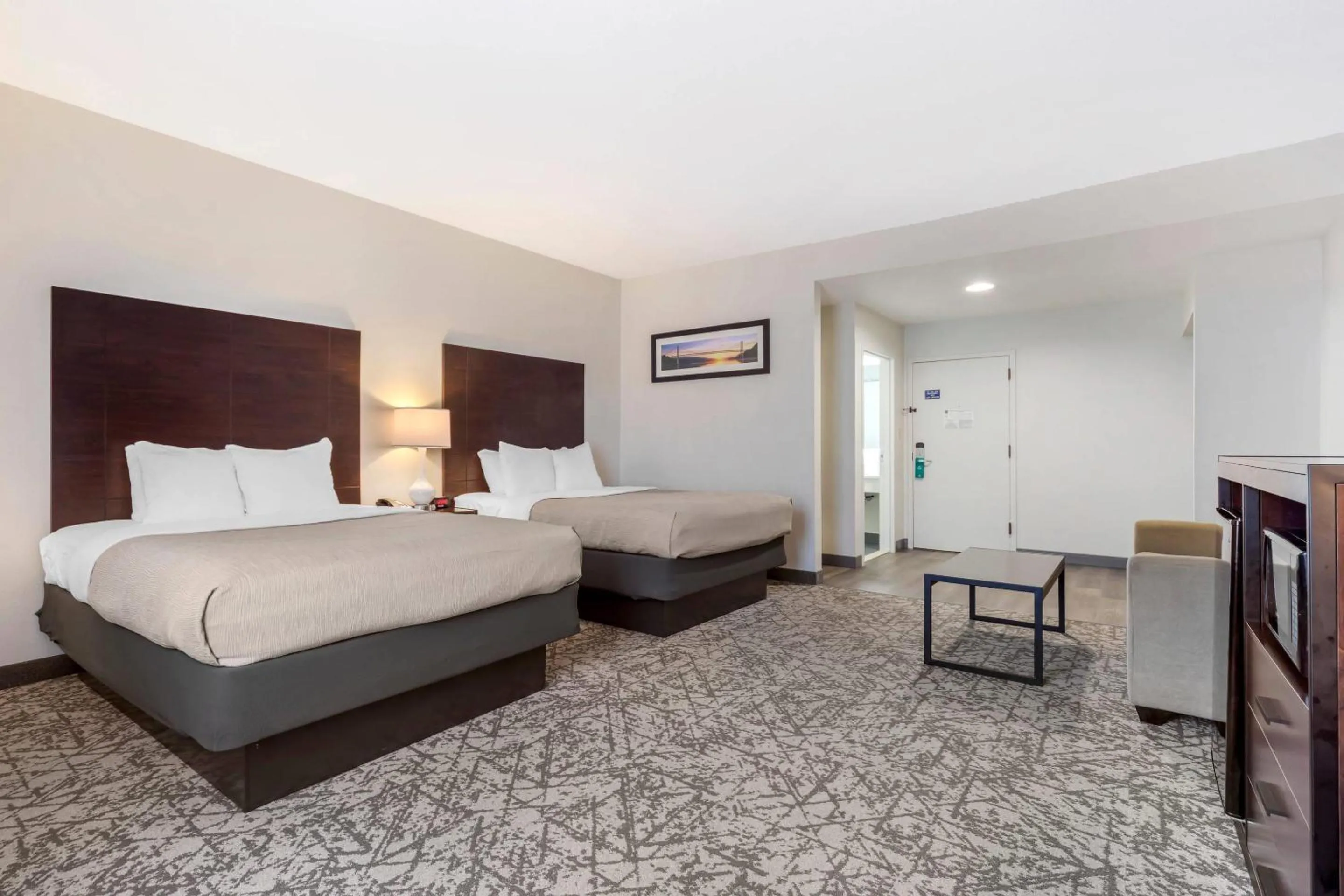 Bedroom, Bed in Quality Inn & Suites NJ State Capital Area