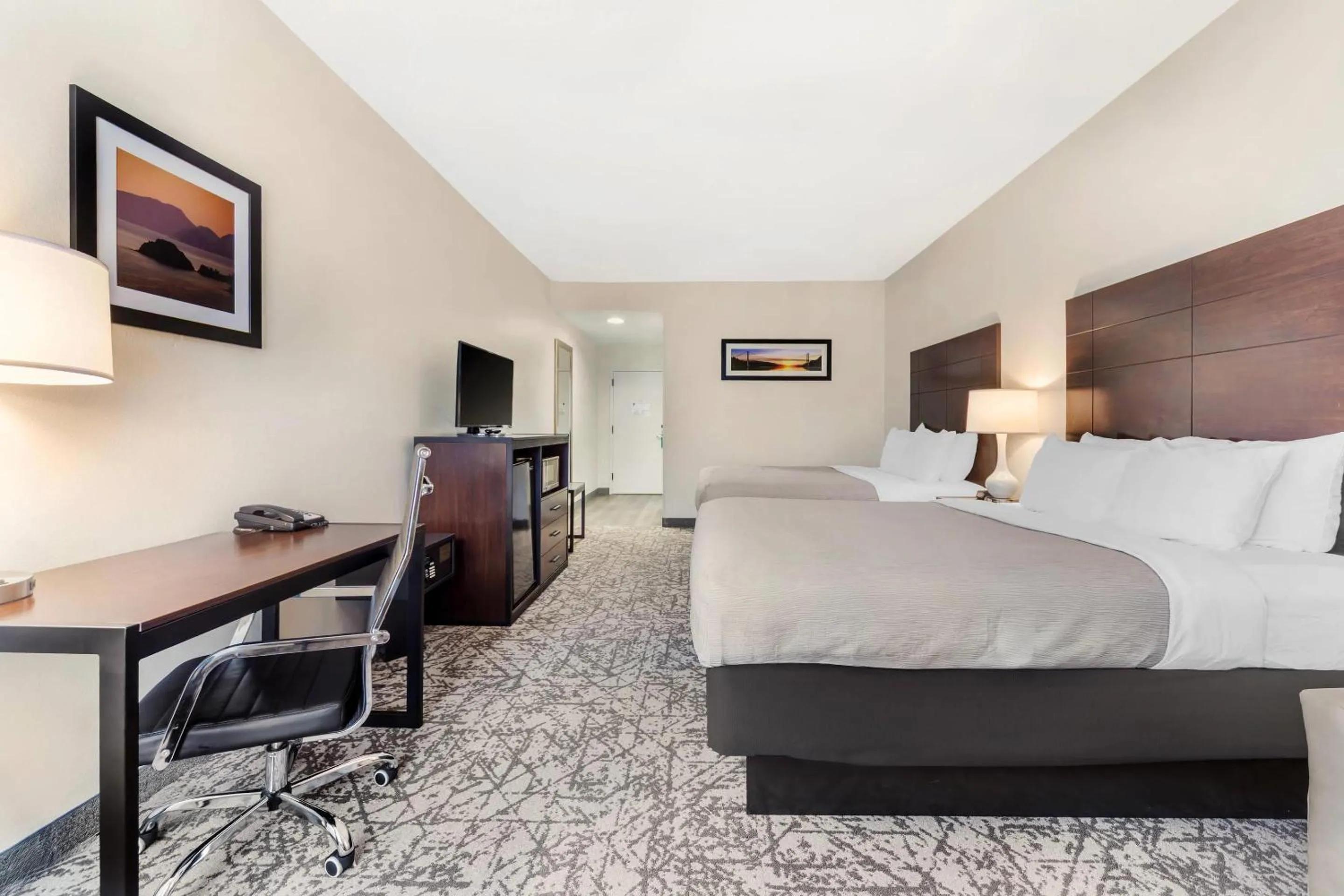 Bedroom, Bed in Quality Inn & Suites NJ State Capital Area