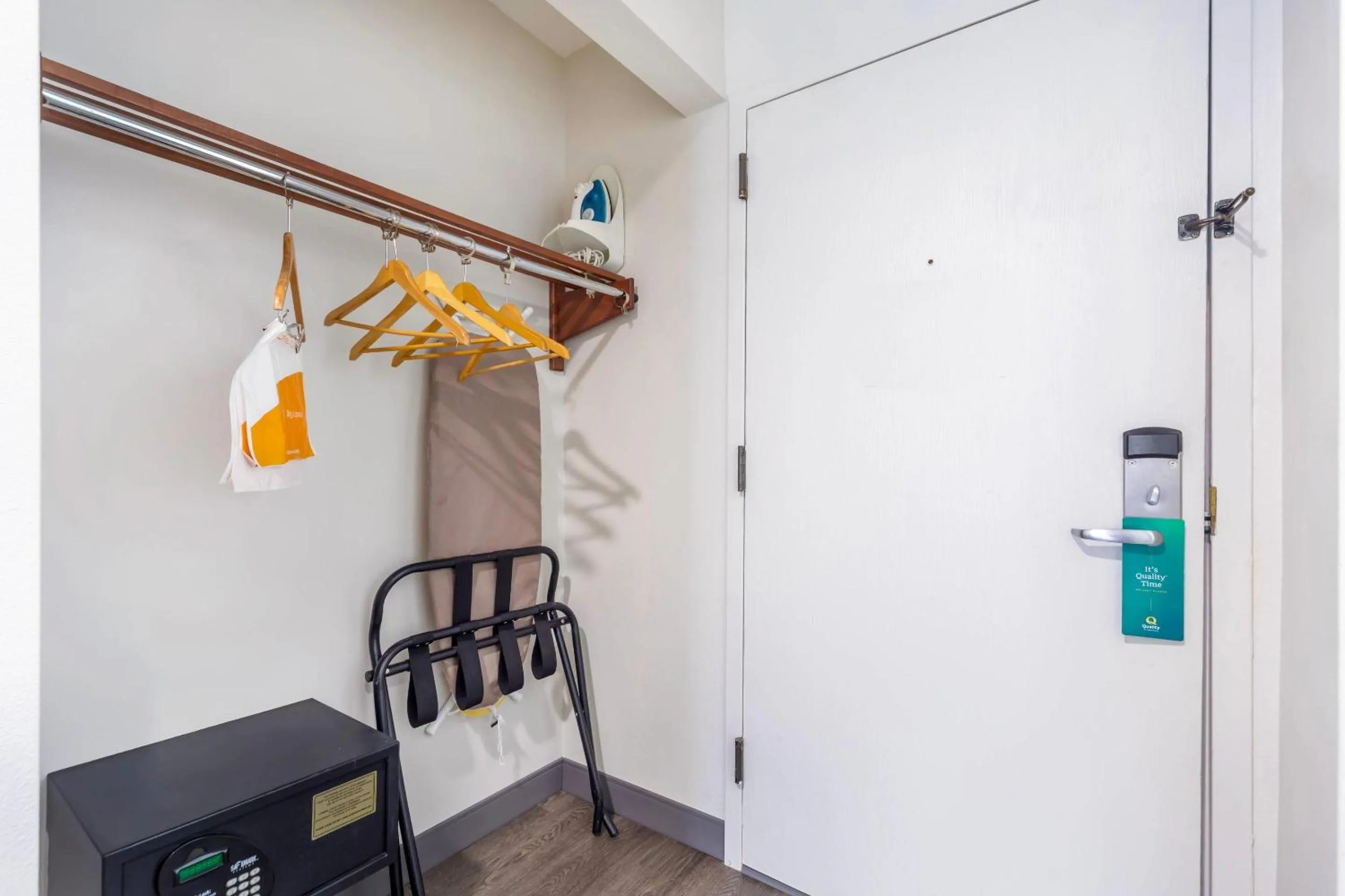 Bedroom in Quality Inn & Suites NJ State Capital Area