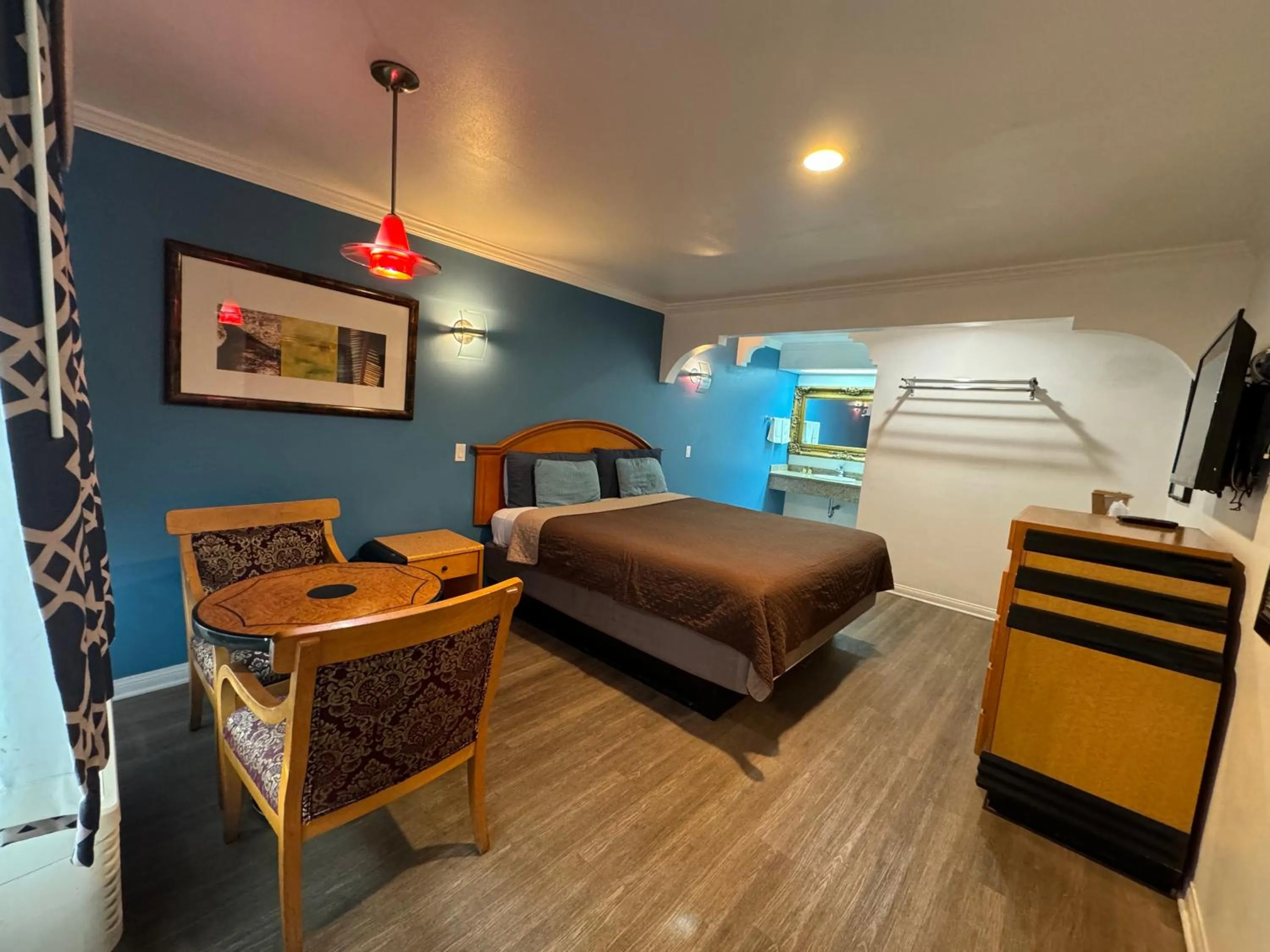 Bed in El Dorado Motel