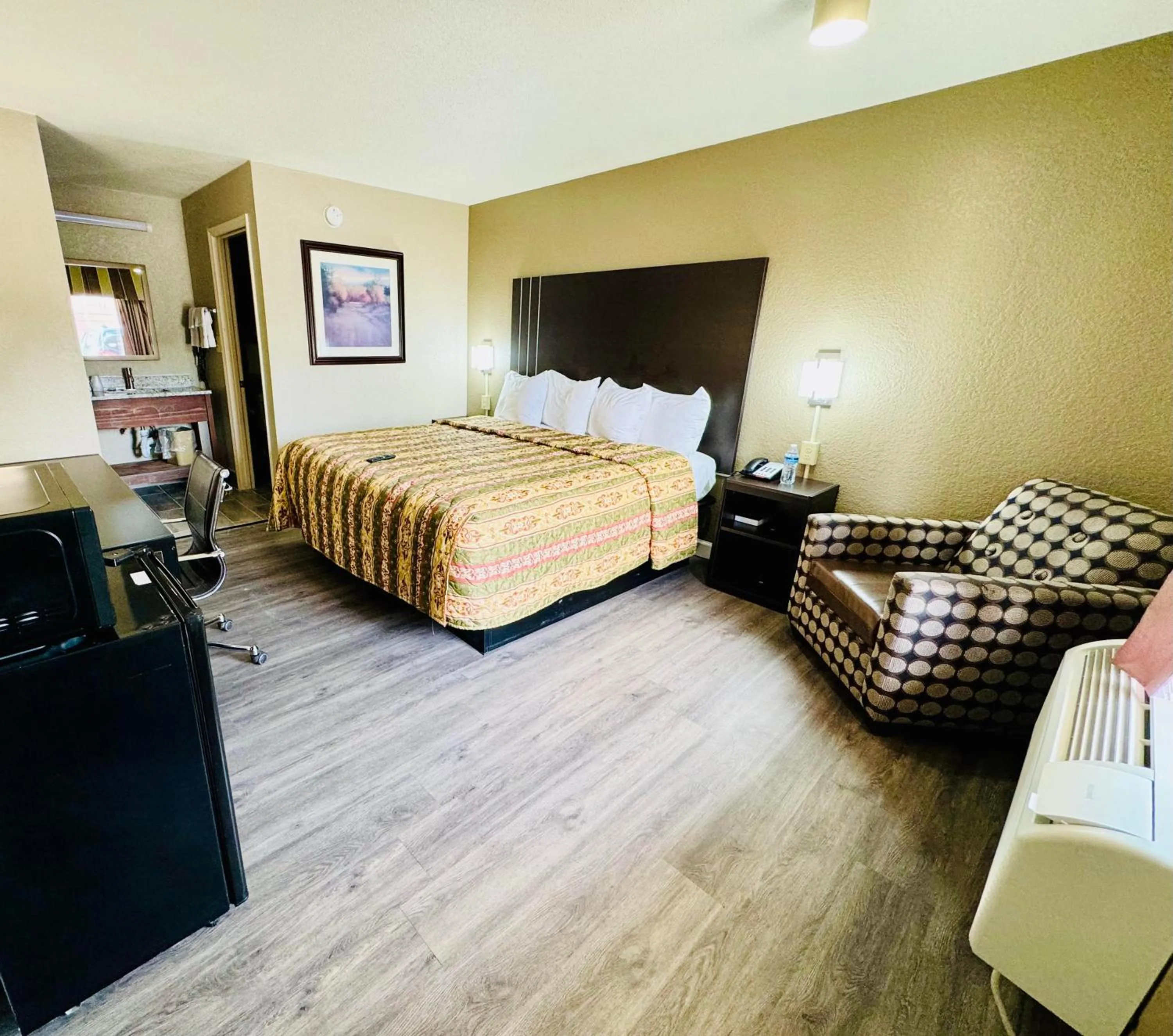 Bed in Rodeway Inn Expo Center