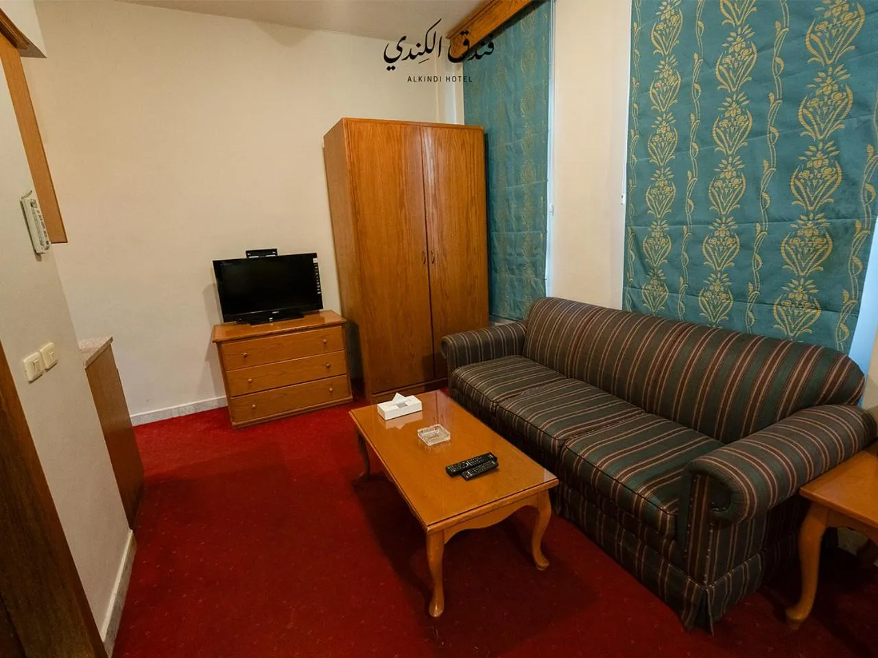 TV and multimedia in Kindi Suite Hotel