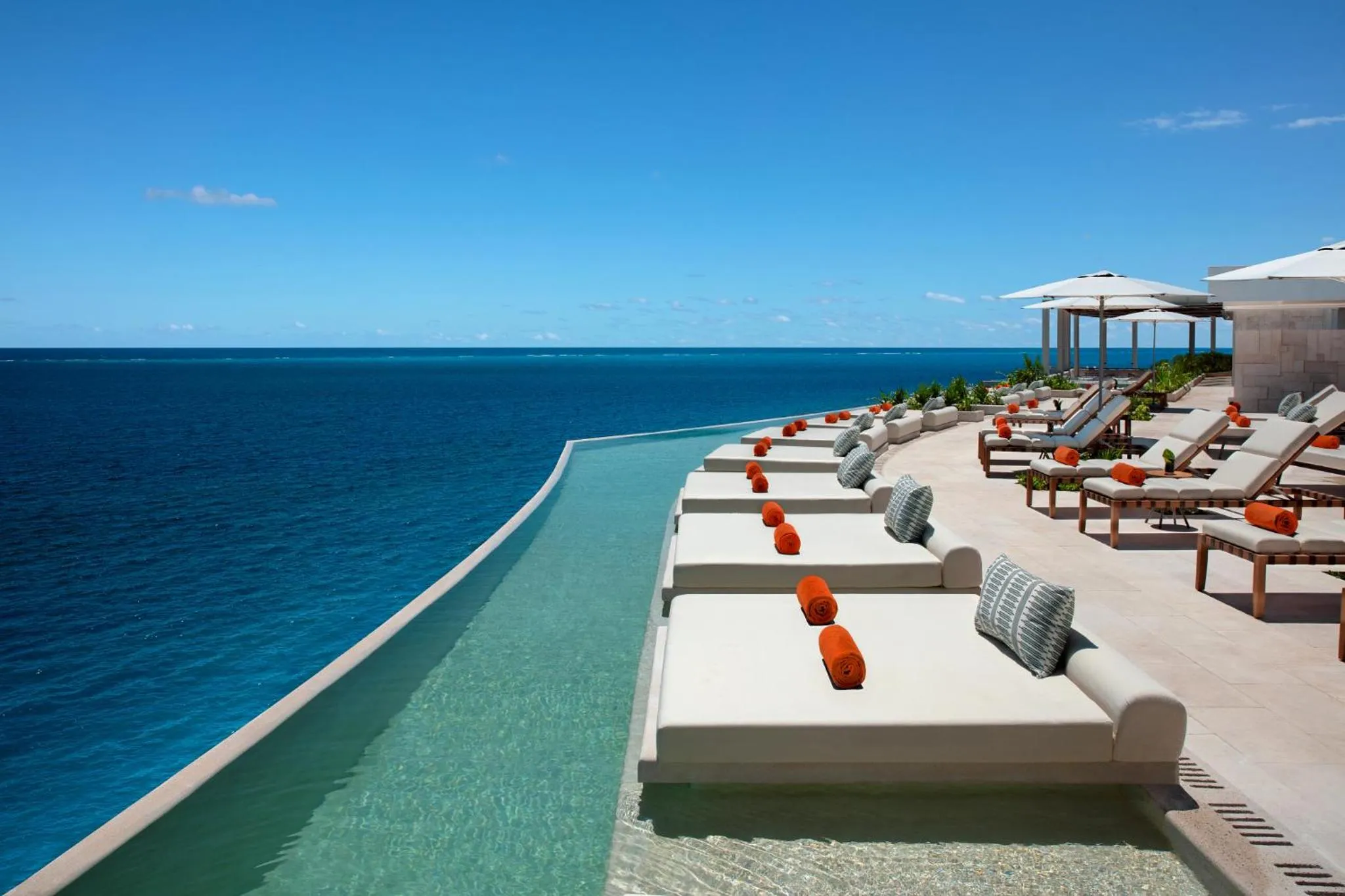 Swimming pool in Dreams Sapphire Resort & Spa