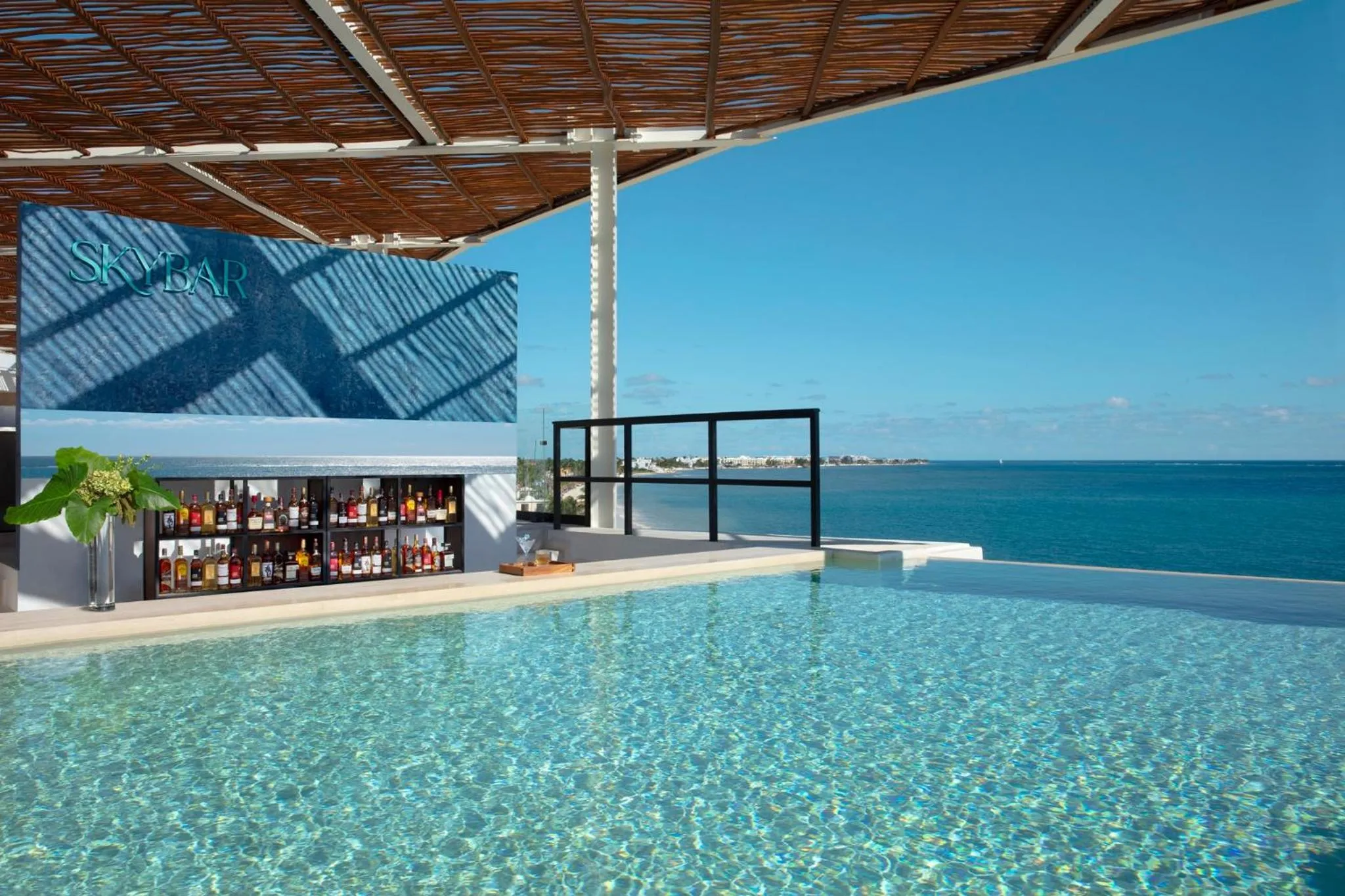 Swimming pool in Dreams Sapphire Resort & Spa