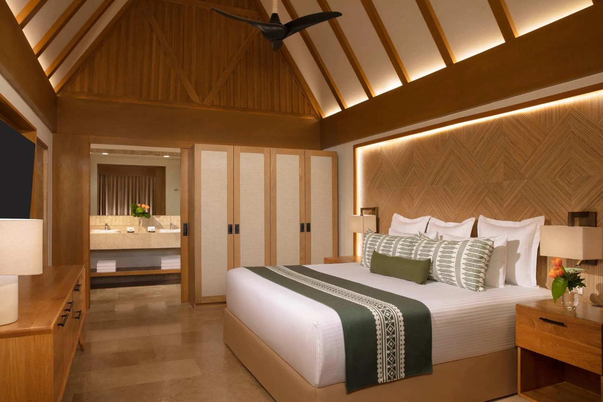 Bedroom, Bed in Dreams Sapphire Resort & Spa