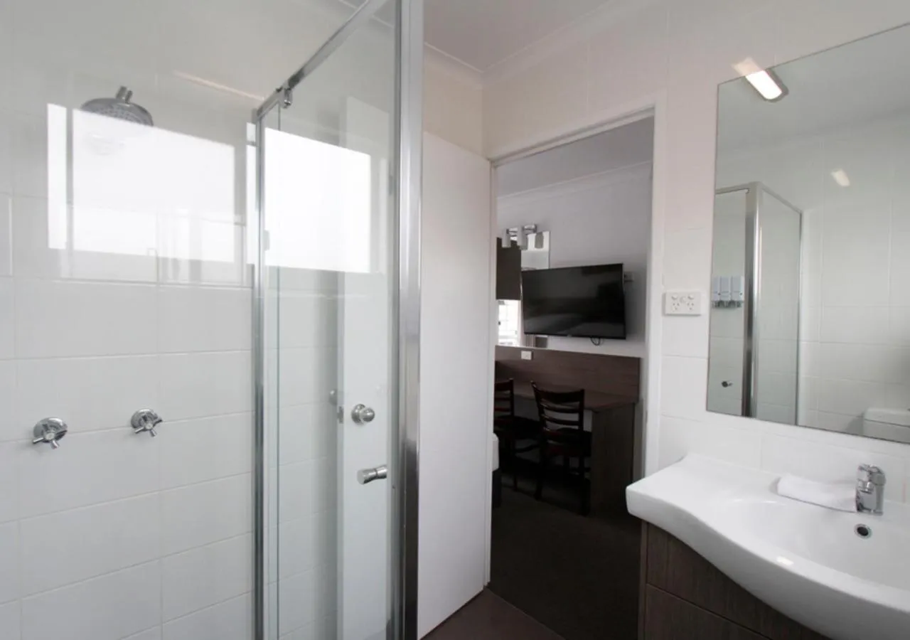 Bathroom in Takalvan Motel