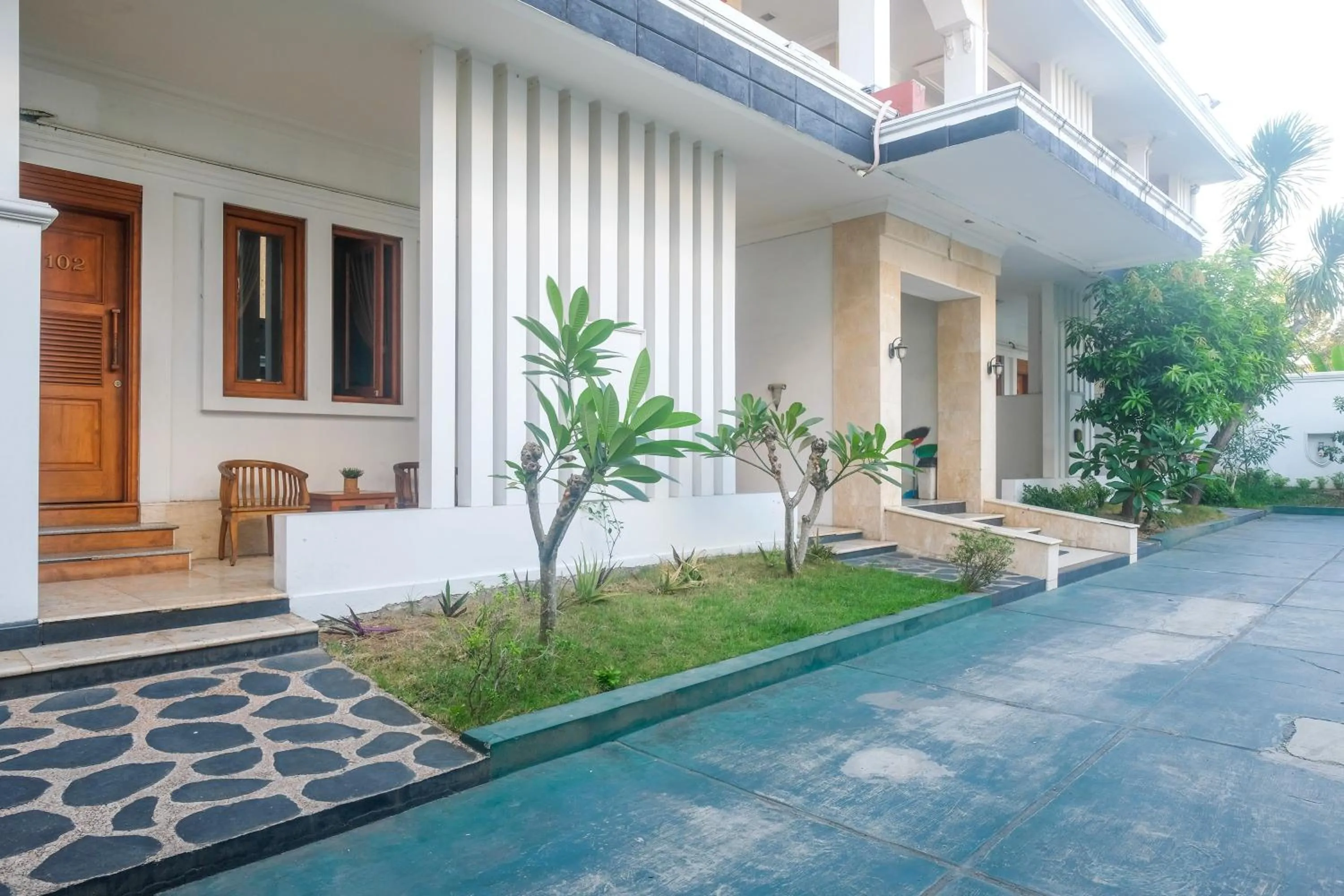 Facade/entrance in Urbanview Omah Pari Boutique Hotel