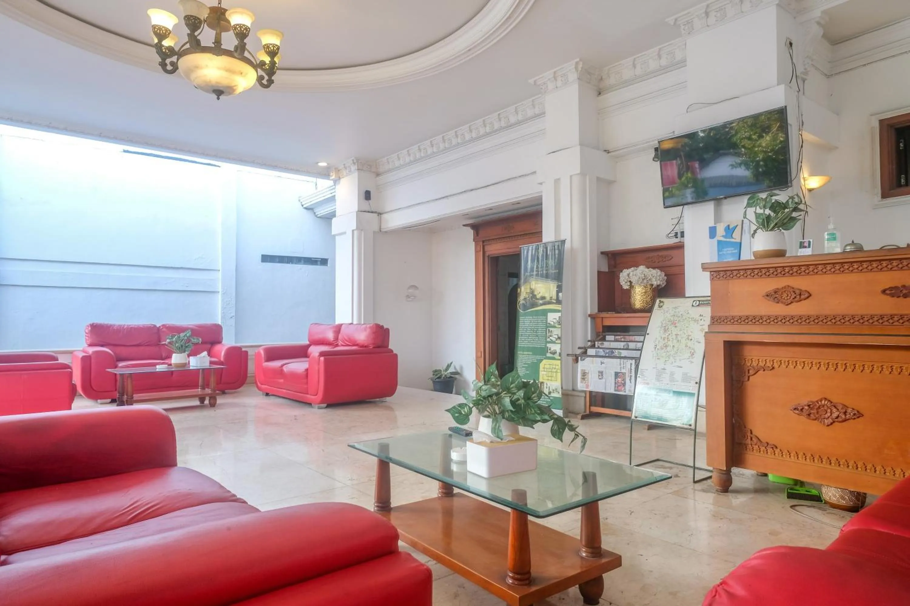 Lobby or reception in Urbanview Omah Pari Boutique Hotel