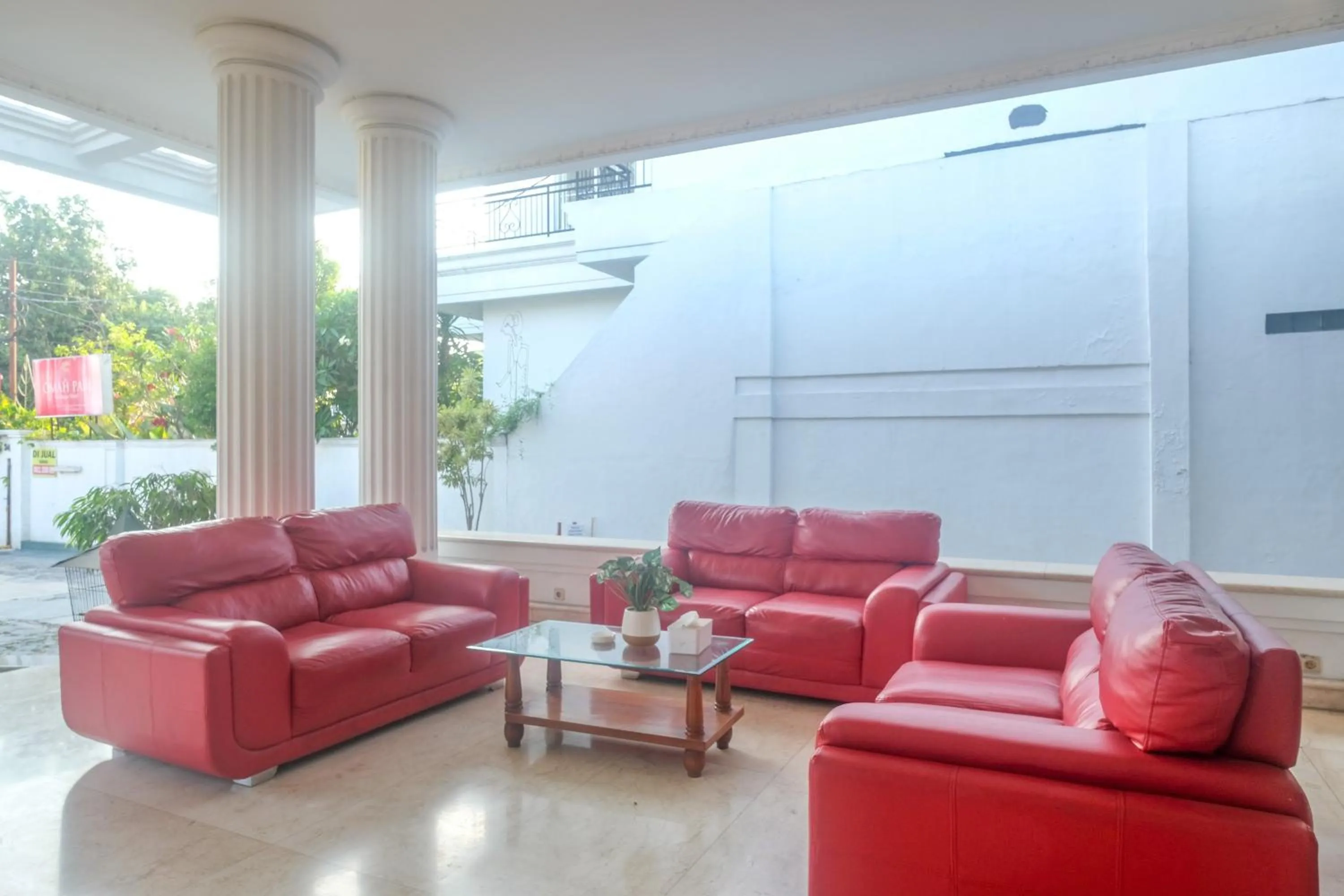 Seating area in Urbanview Omah Pari Boutique Hotel