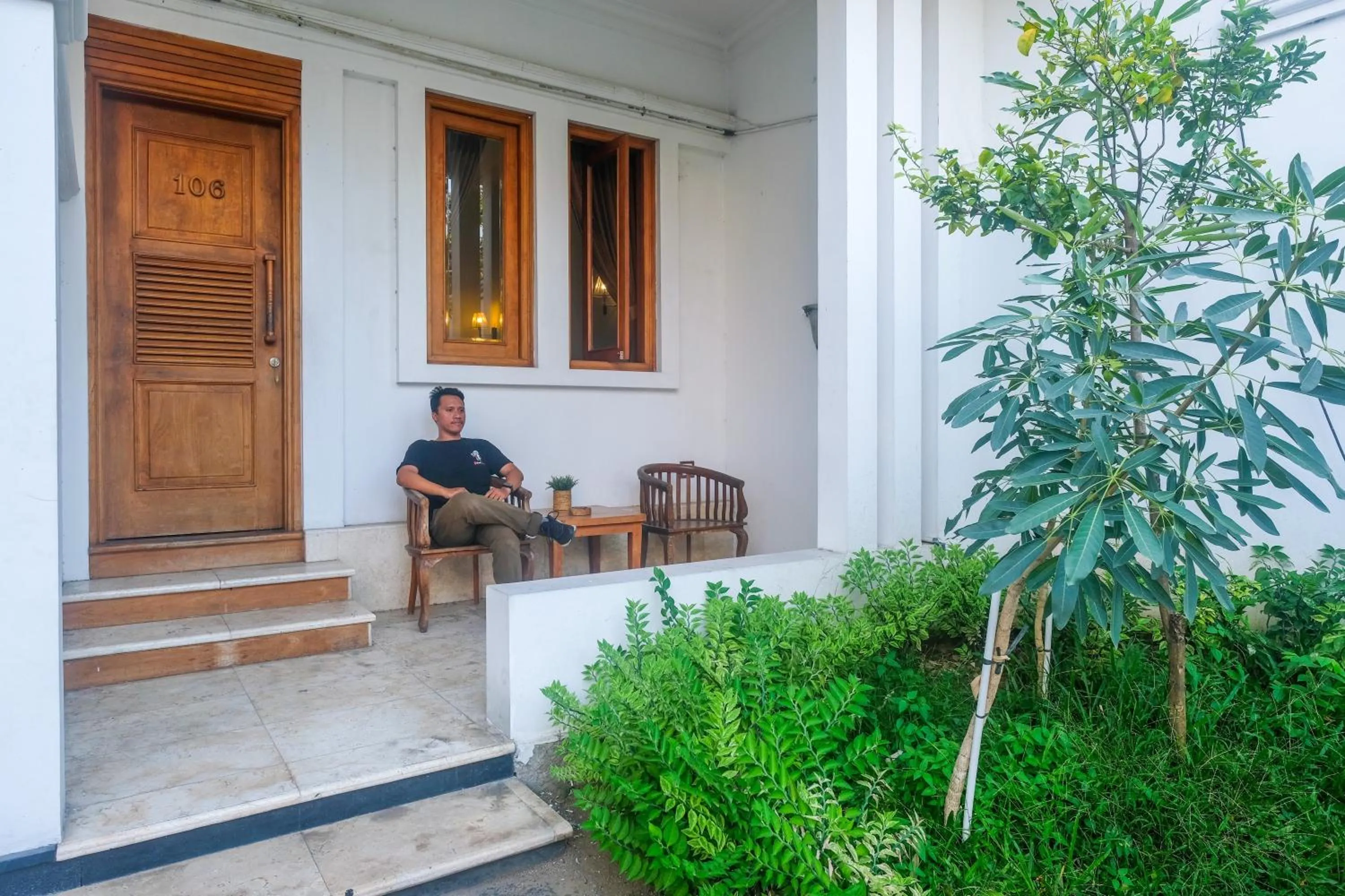 Seating area in Urbanview Omah Pari Boutique Hotel