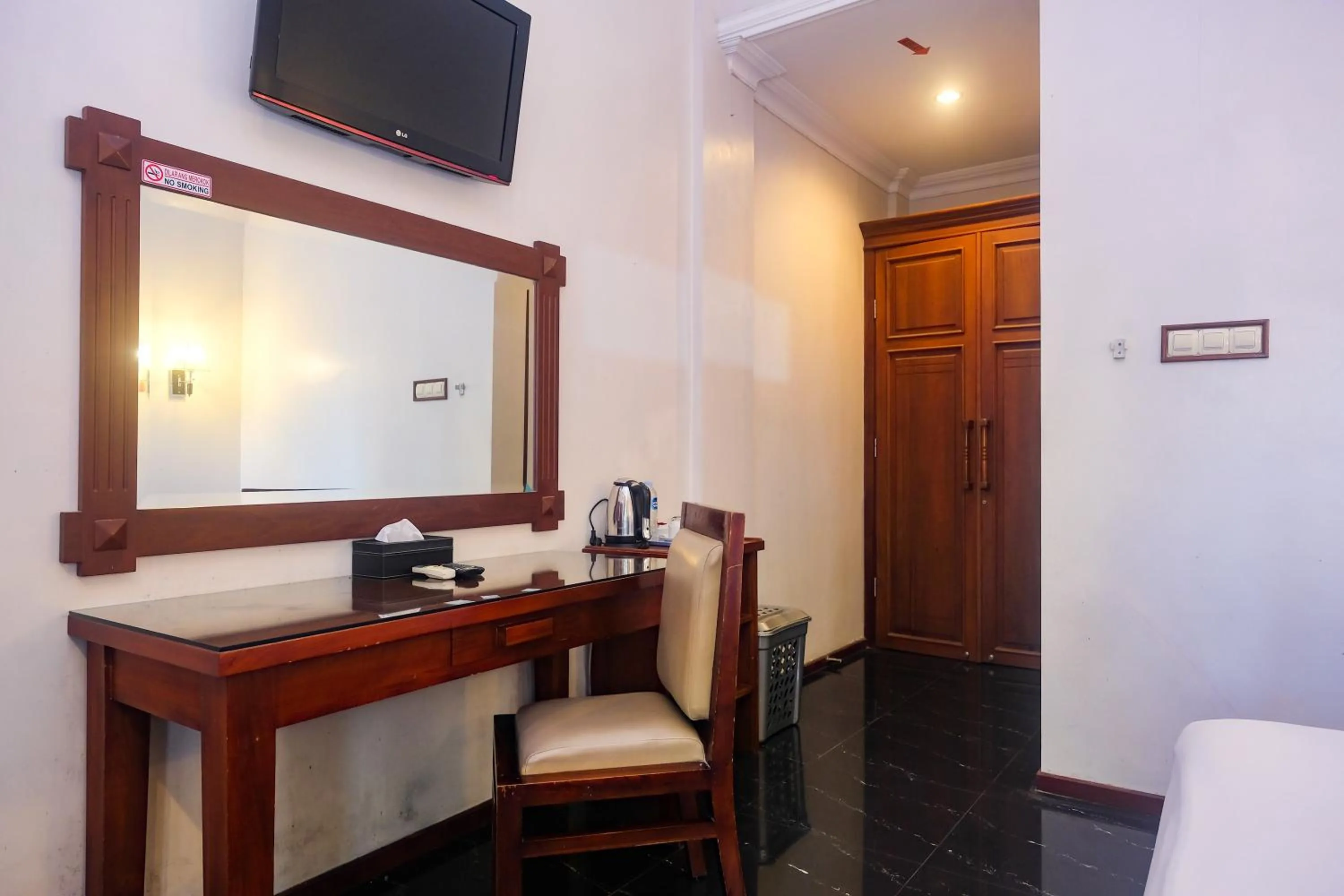 Seating area in Urbanview Omah Pari Boutique Hotel