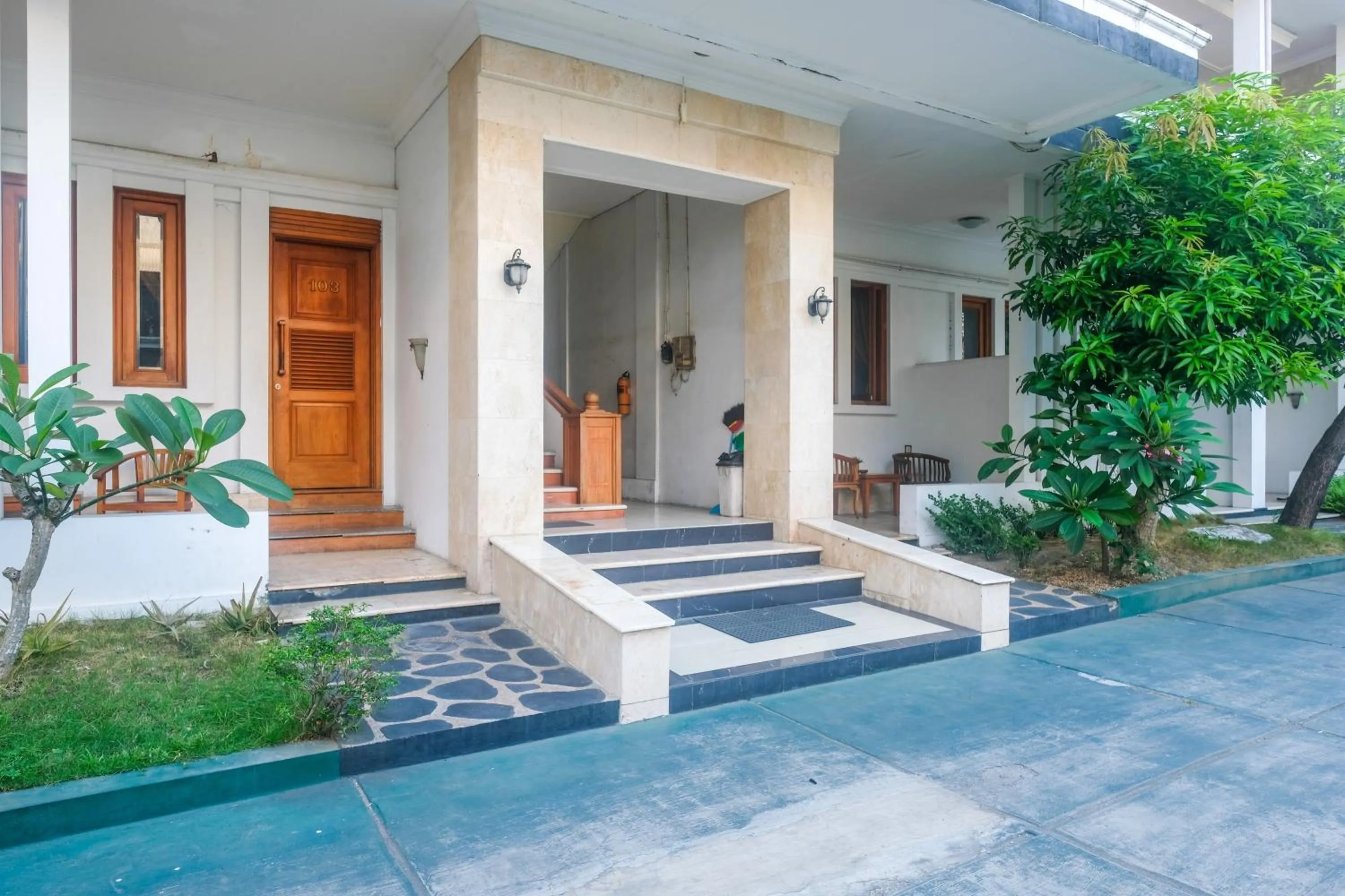 Facade/entrance in Urbanview Omah Pari Boutique Hotel