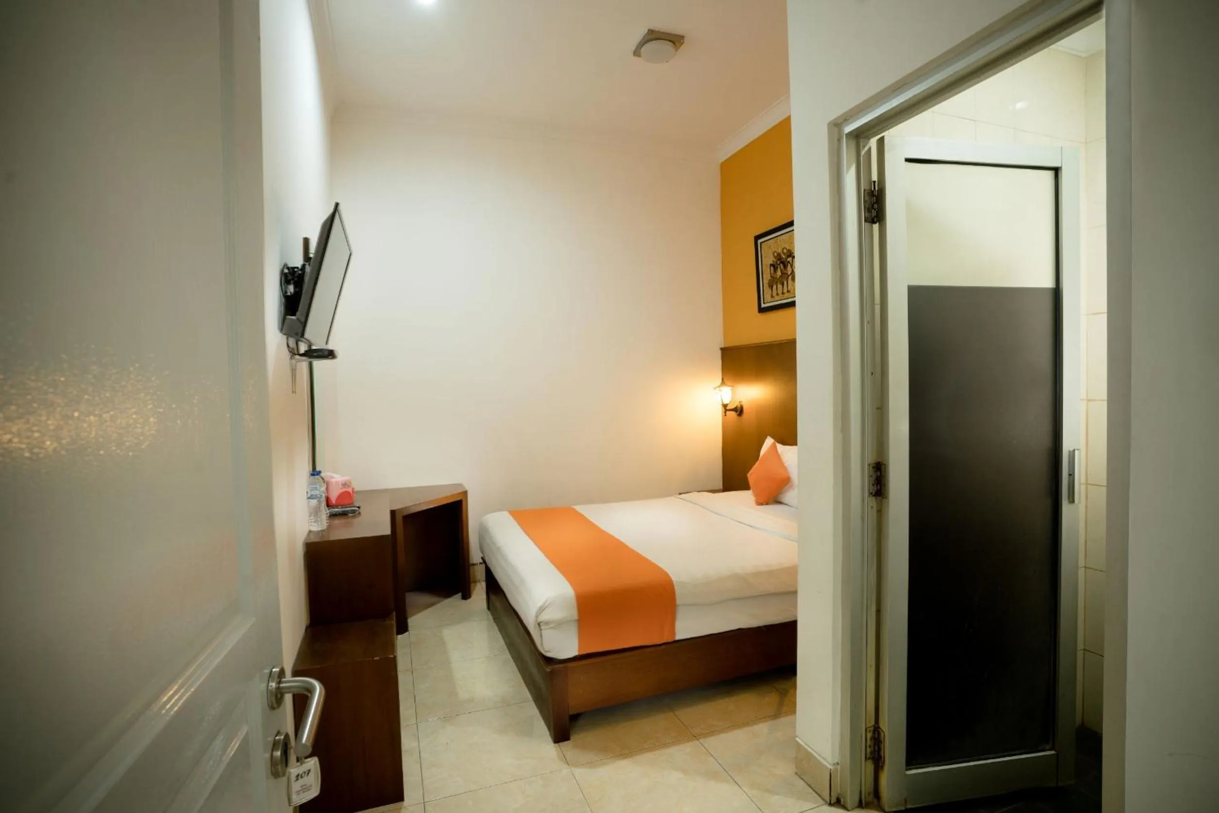 Bedroom, Bed in Hotel Poncowinatan - Tugu