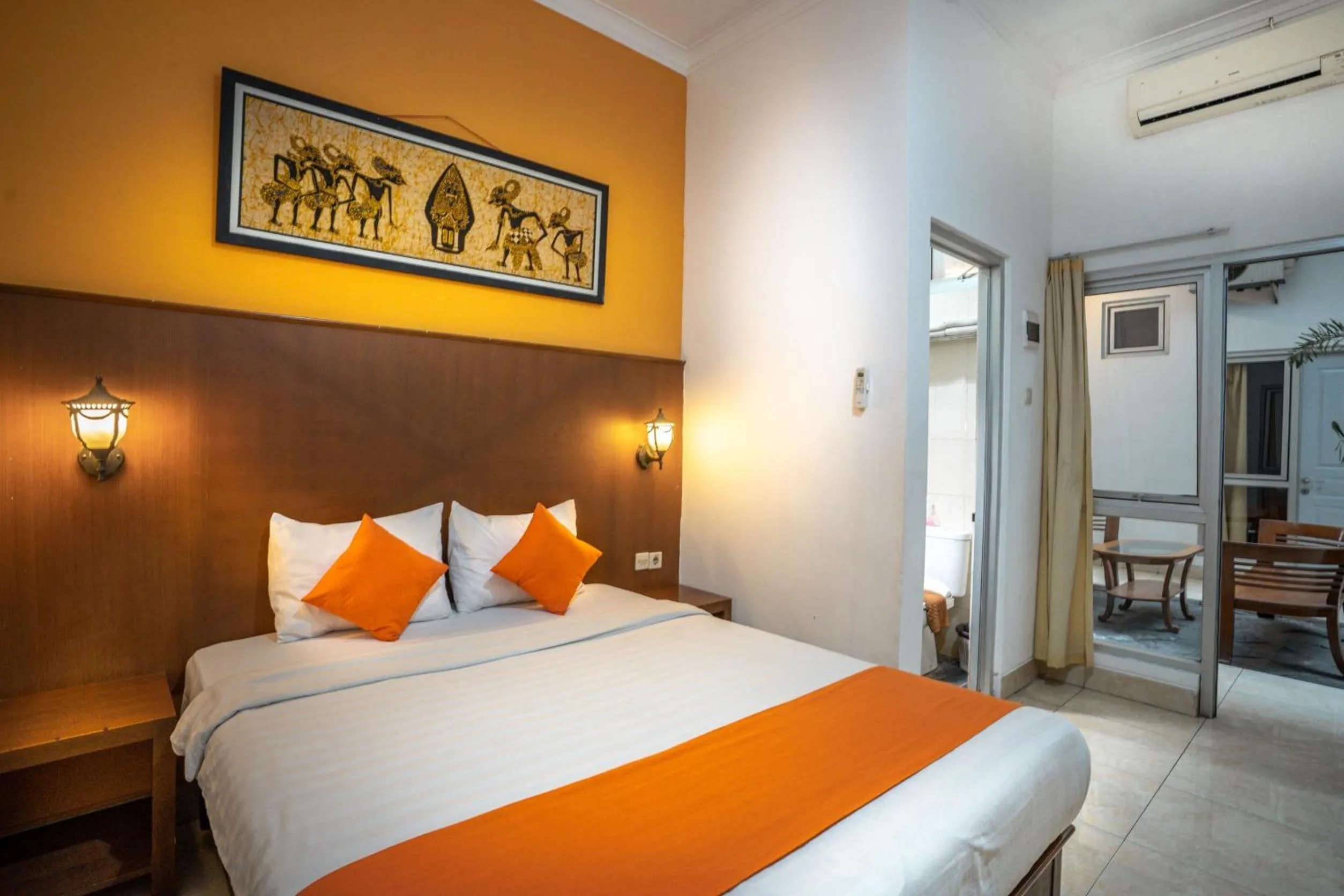 Bedroom, Bed in Hotel Poncowinatan - Tugu