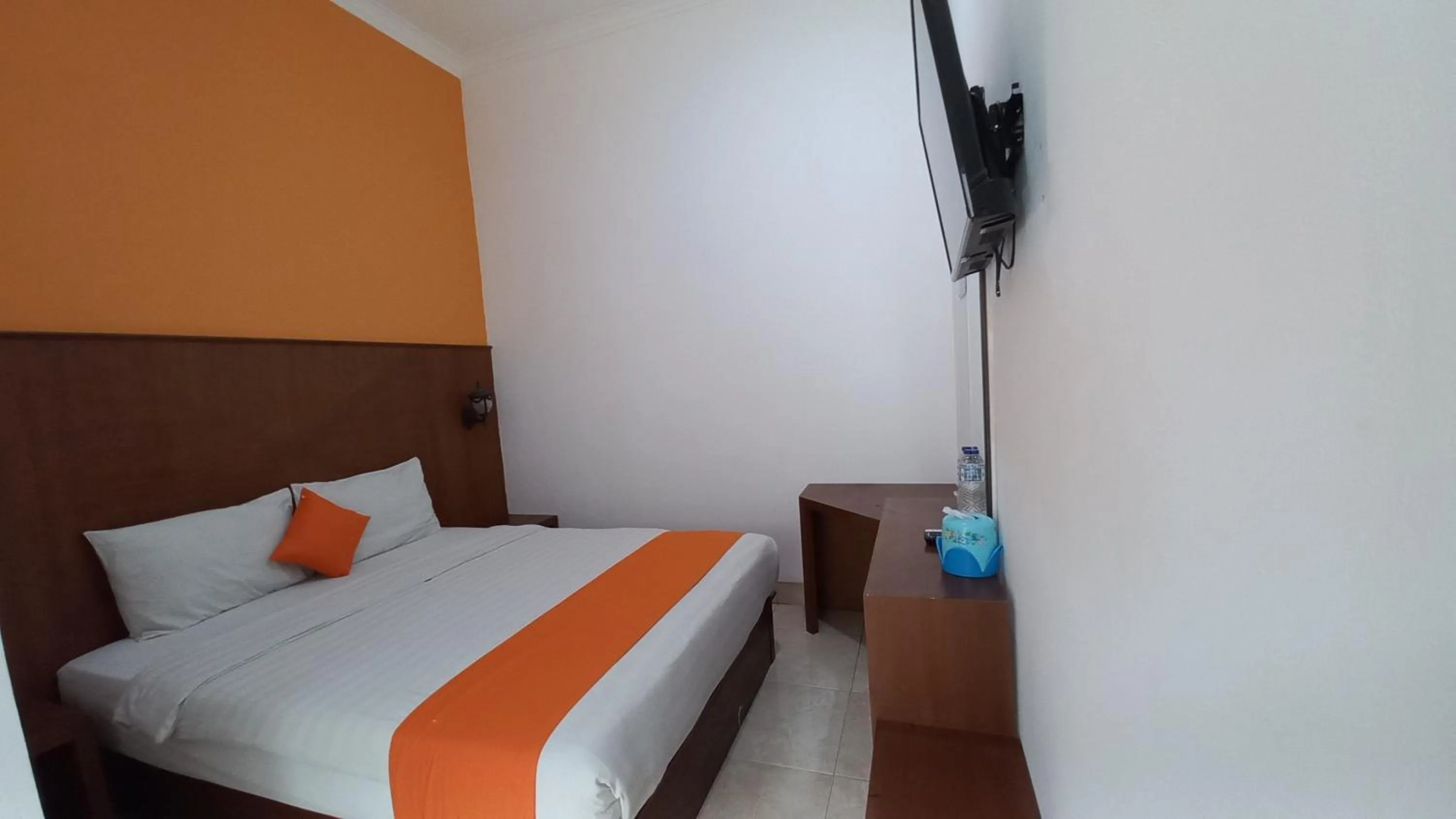 Bedroom, Bed in Hotel Poncowinatan - Tugu