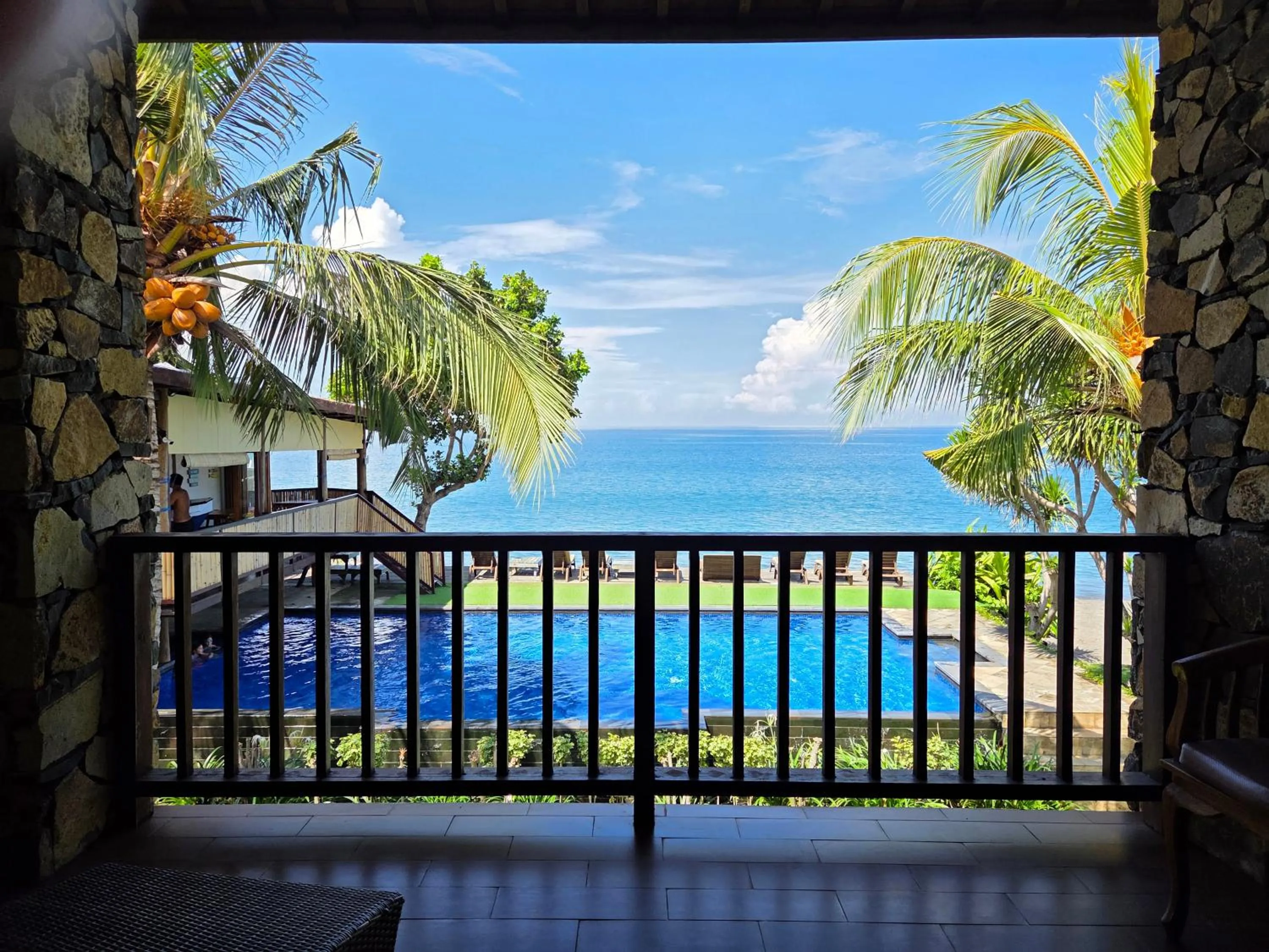 Swimming pool in Sunsethouse Lombok
