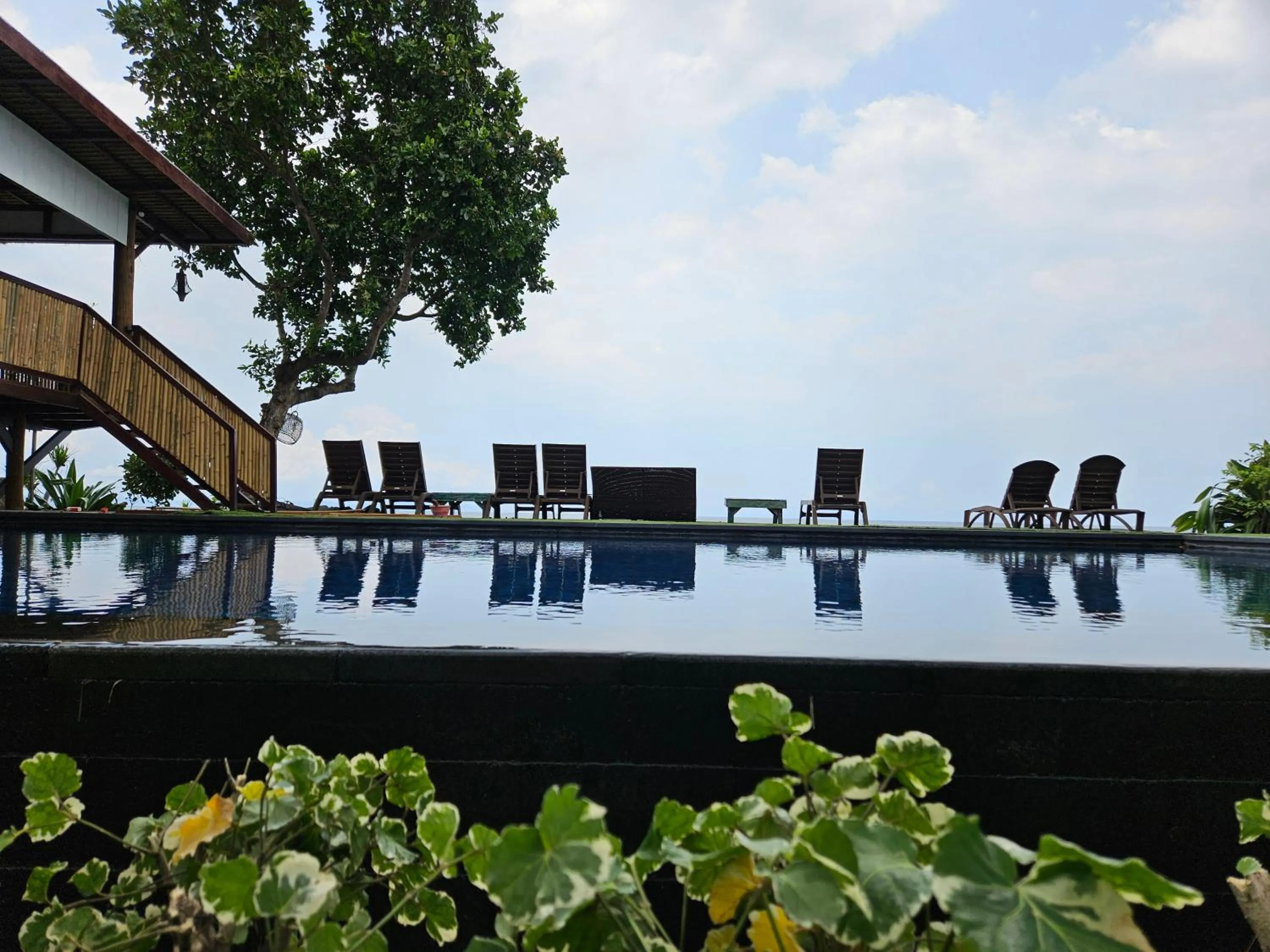 Swimming pool in Sunsethouse Lombok