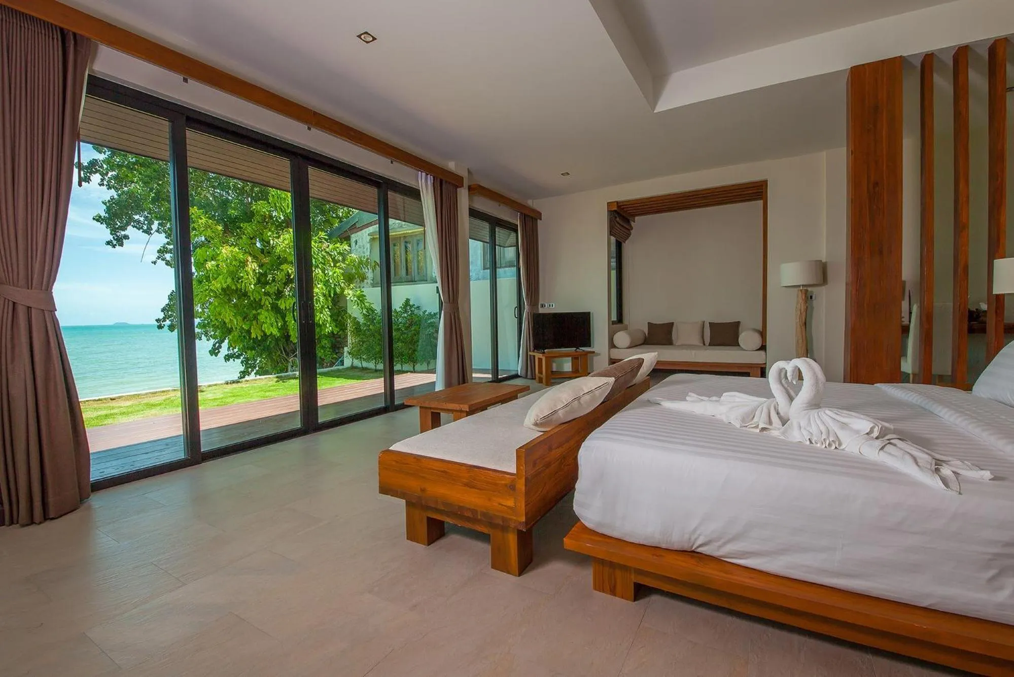 Sea view, Bed in Samui Mermaid Beachfront