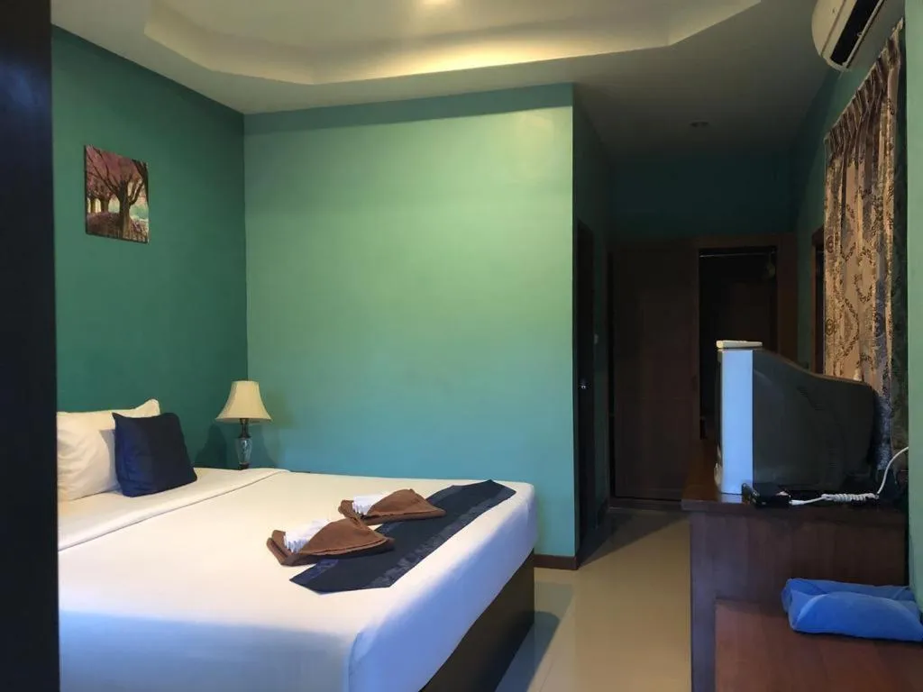 Photo of the whole room, Bed in Samui Mermaid Beachfront