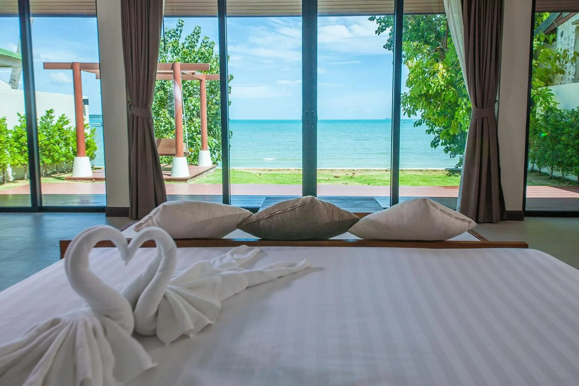 Sea view, Bed in Samui Mermaid Beachfront