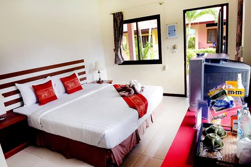 Photo of the whole room, Bed in Samui Mermaid Beachfront