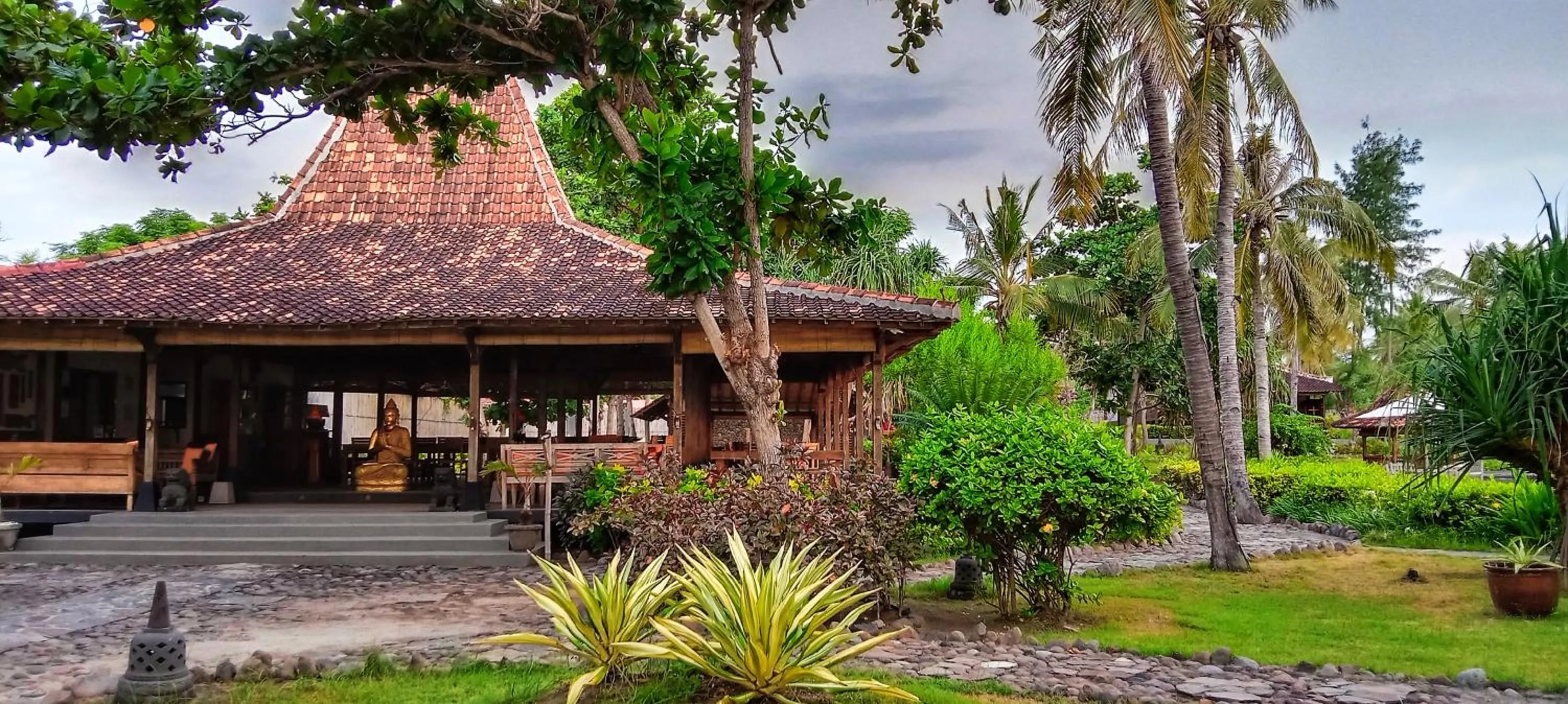 Restaurant/places to eat in Desa Dunia Beda Resort