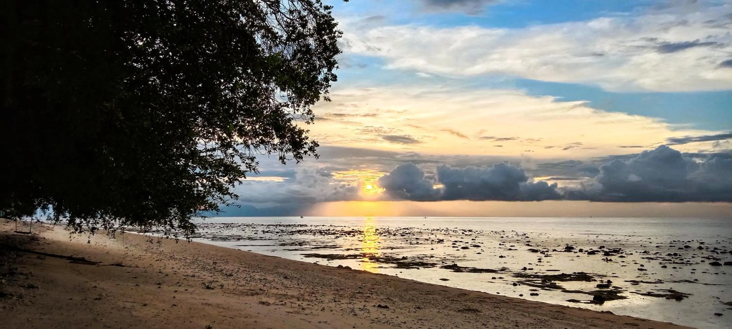Beach in Desa Dunia Beda Resort