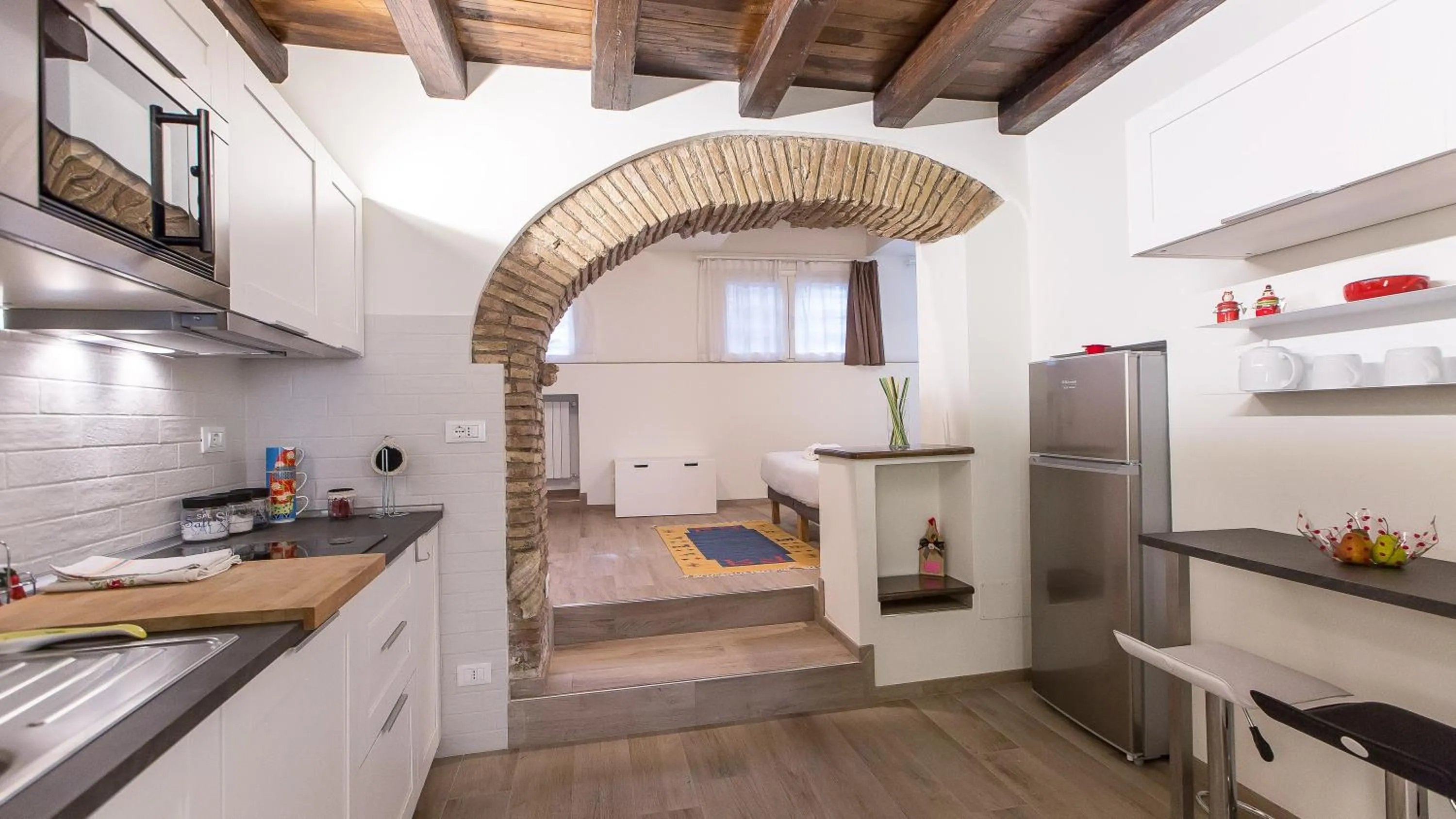 Kitchen or kitchenette in Rental in Rome Trastevere White