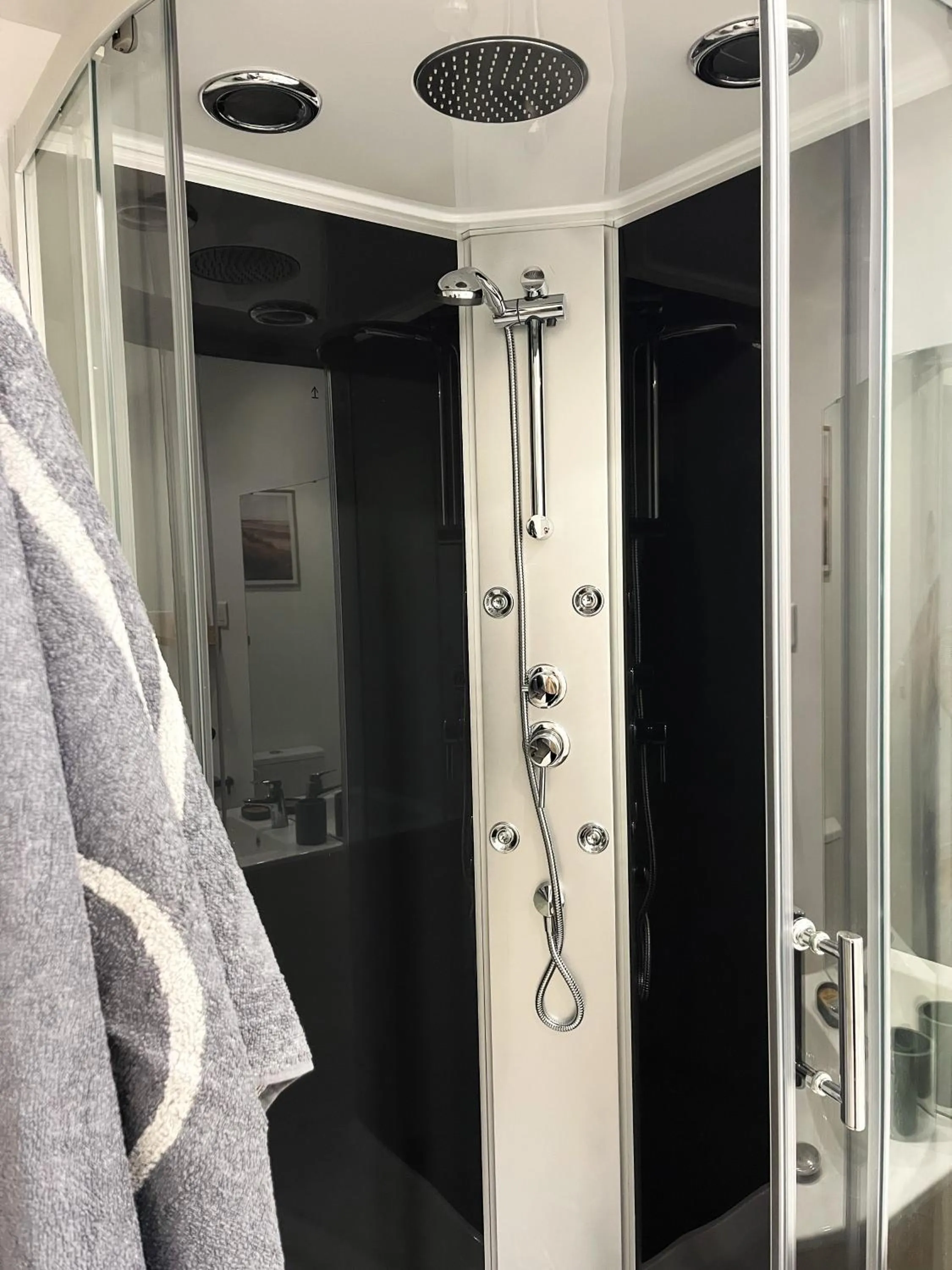 Shower in La Villa Saint Val