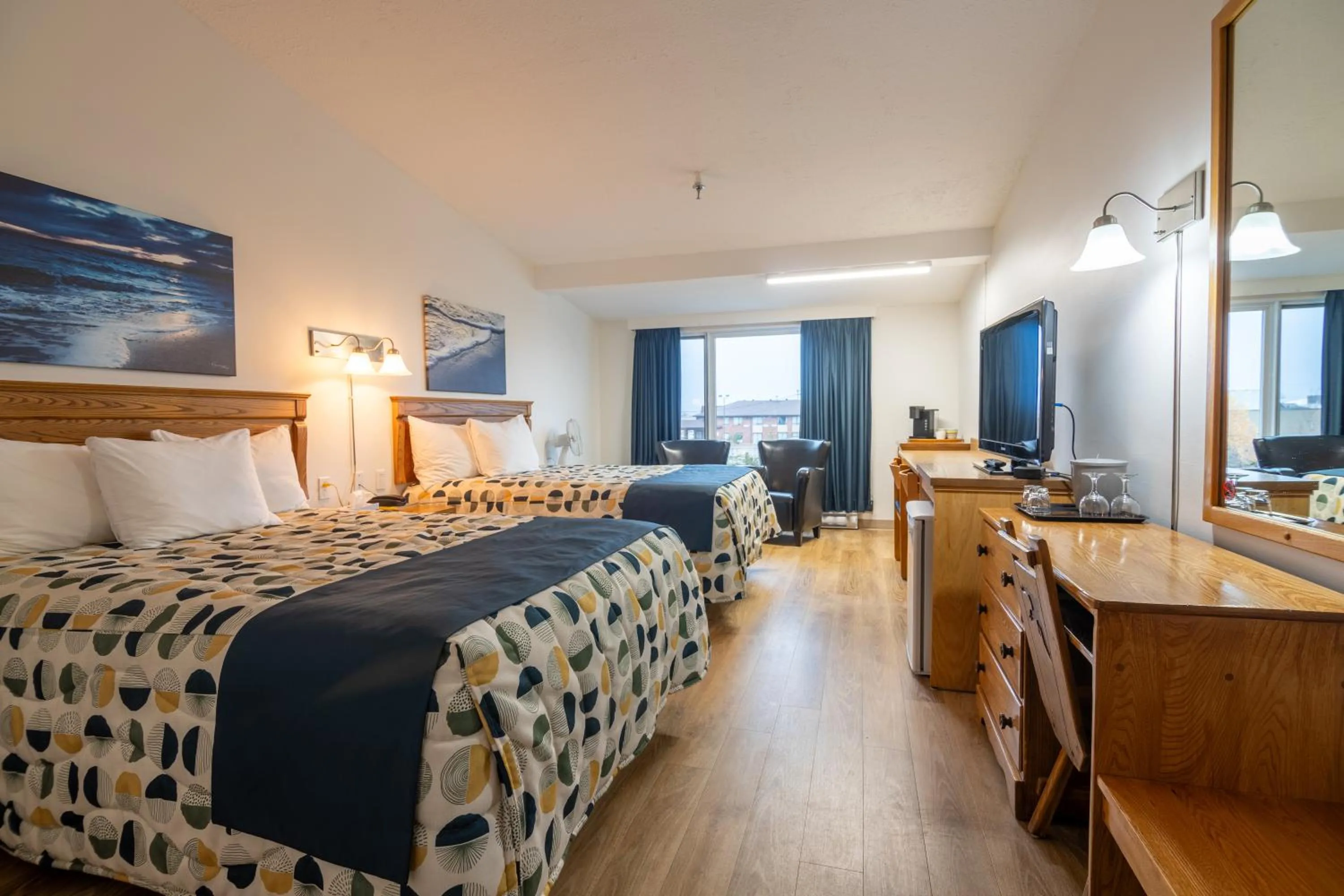 Bedroom, Bed in Hôtel Les Mouettes