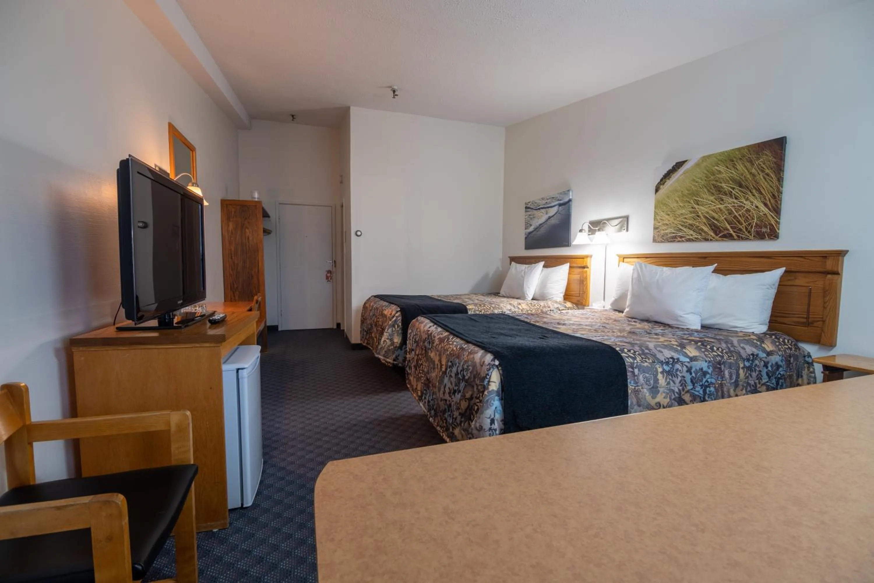 Bedroom, Bed in Hôtel Les Mouettes