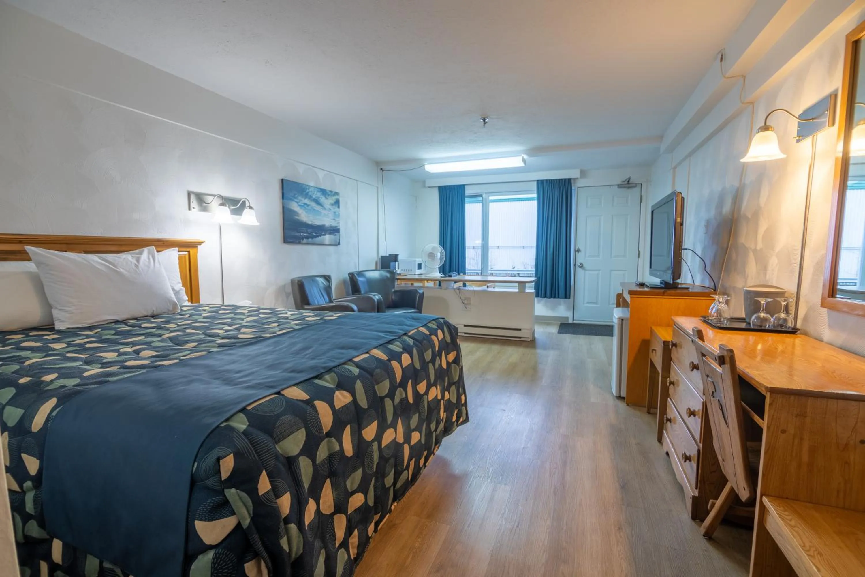 Bedroom, Bed in Hôtel Les Mouettes