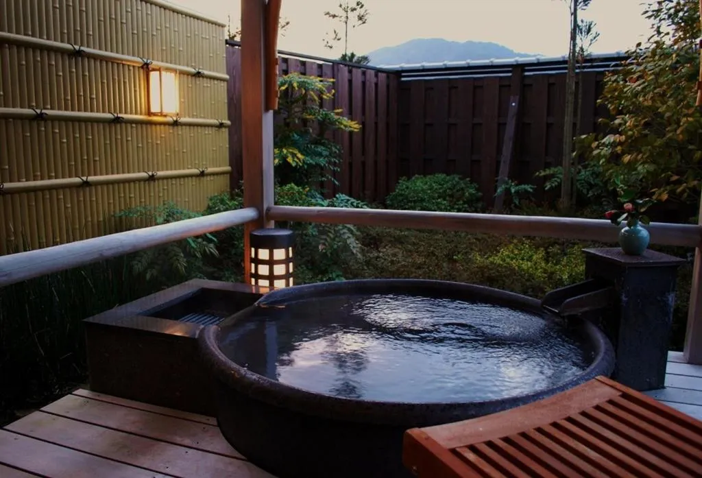 Hot Tub in Japanese Ryokan Seryo
