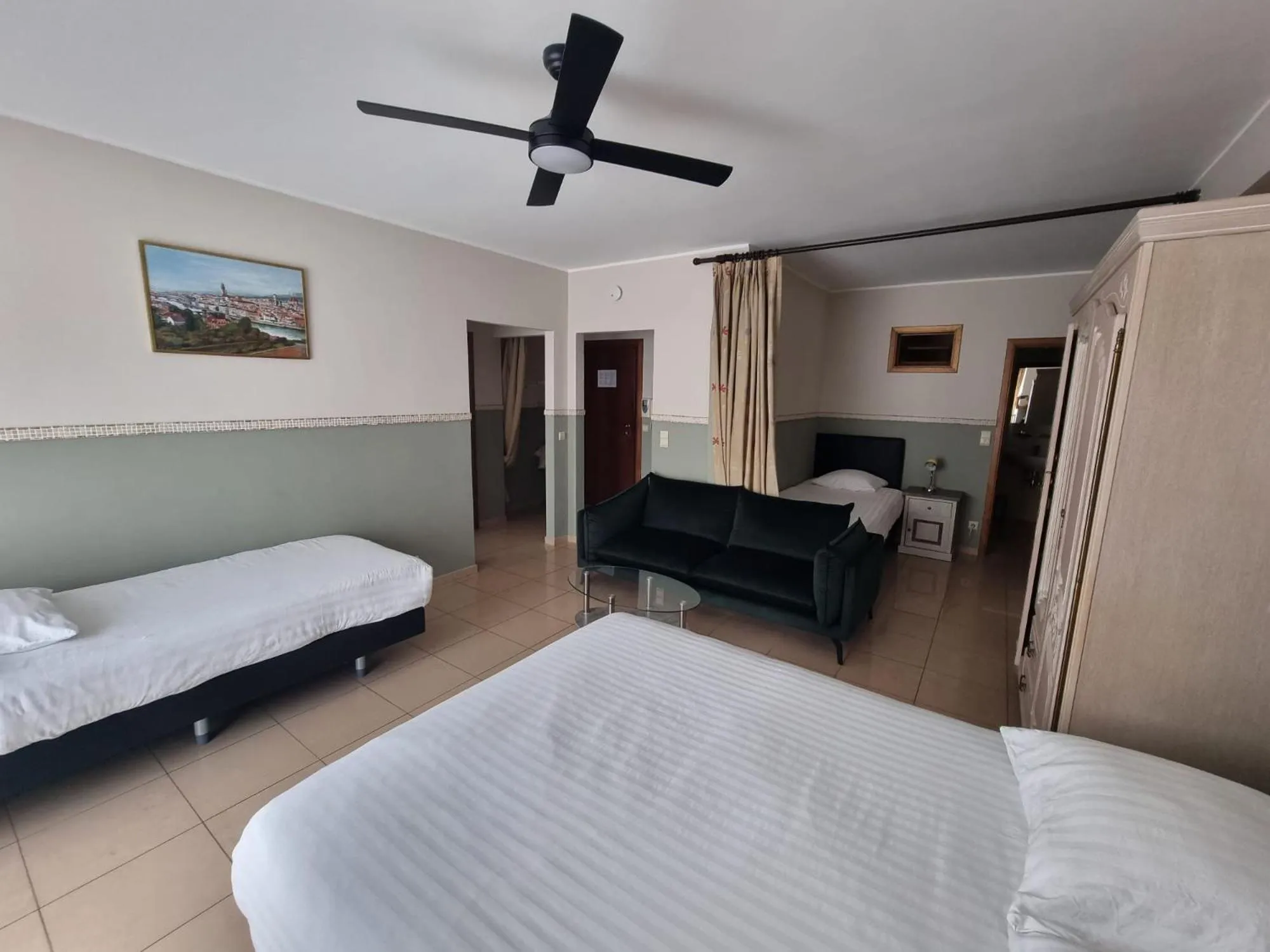 Bed in Aparthotel Résidence Bara Midi