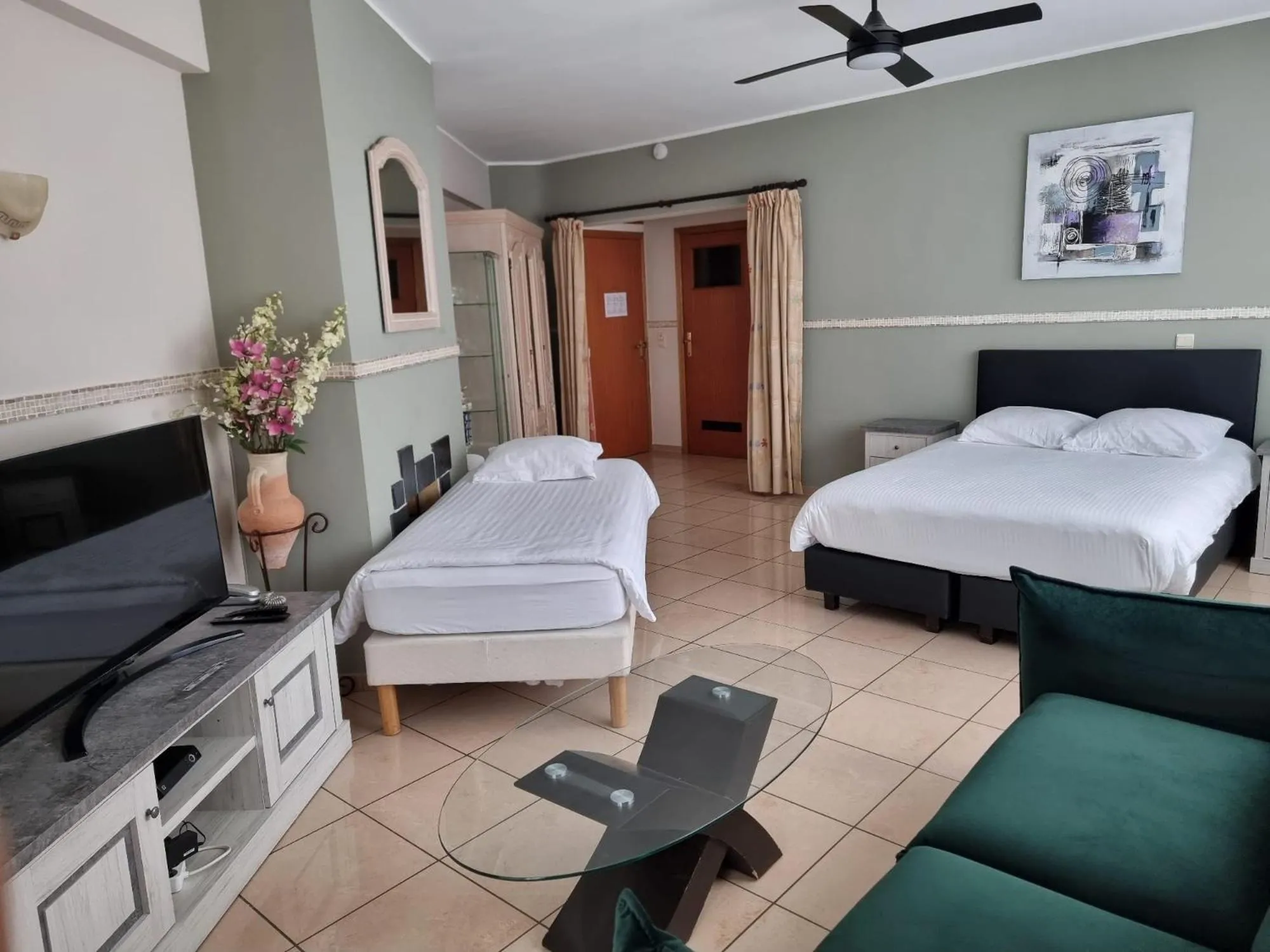 Bed in Aparthotel Résidence Bara Midi