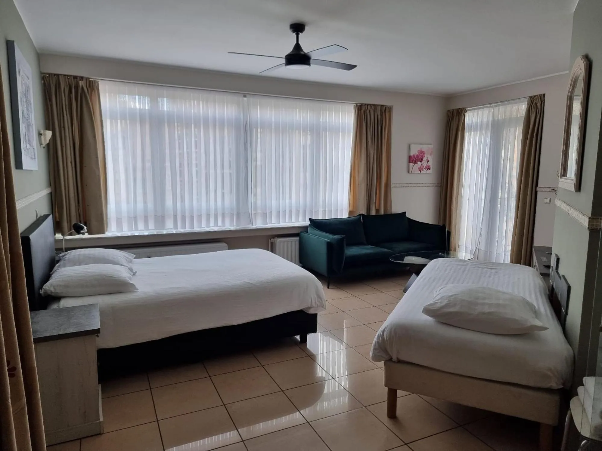 Bed in Aparthotel Résidence Bara Midi