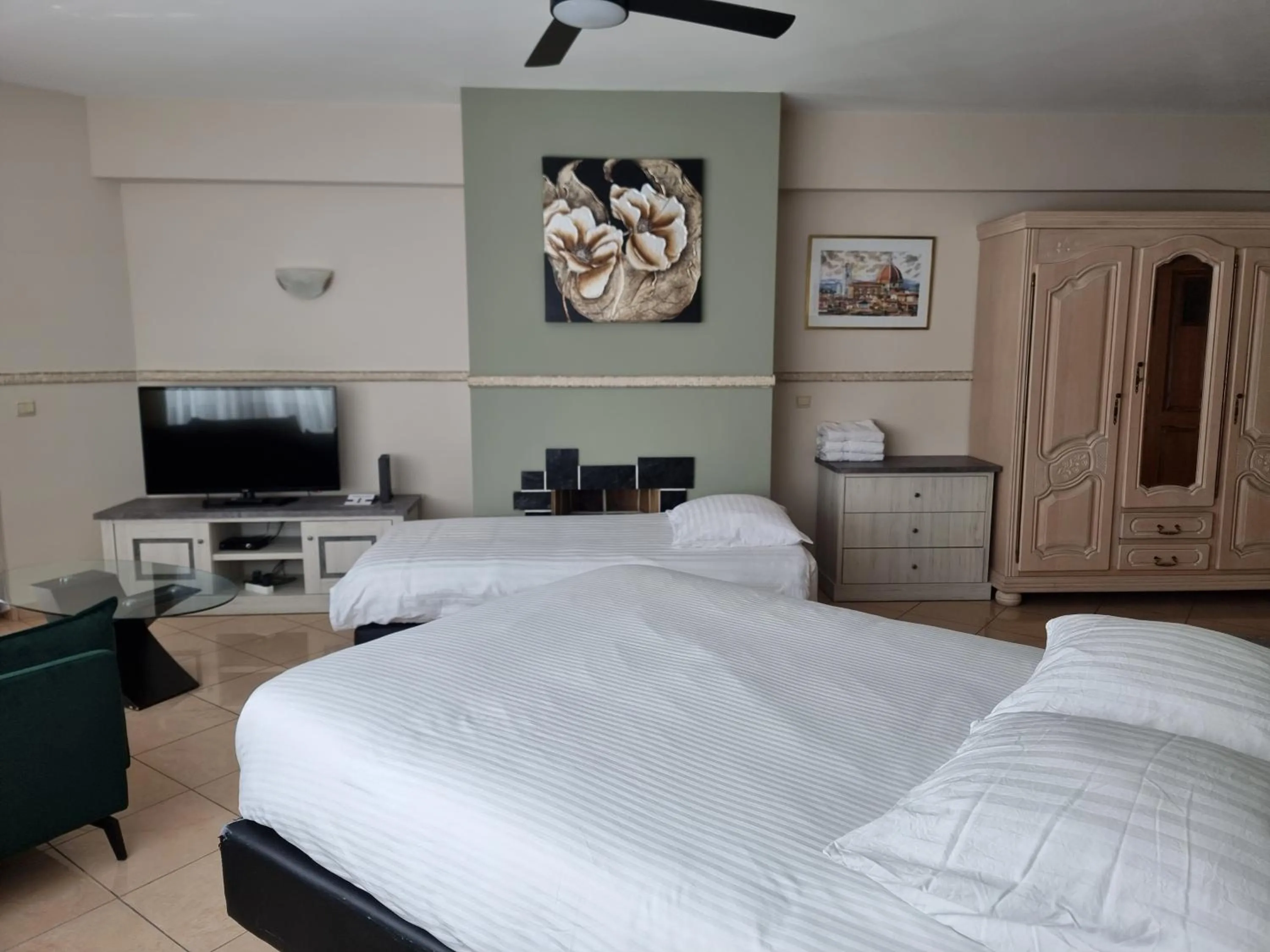 Bed in Aparthotel Résidence Bara Midi