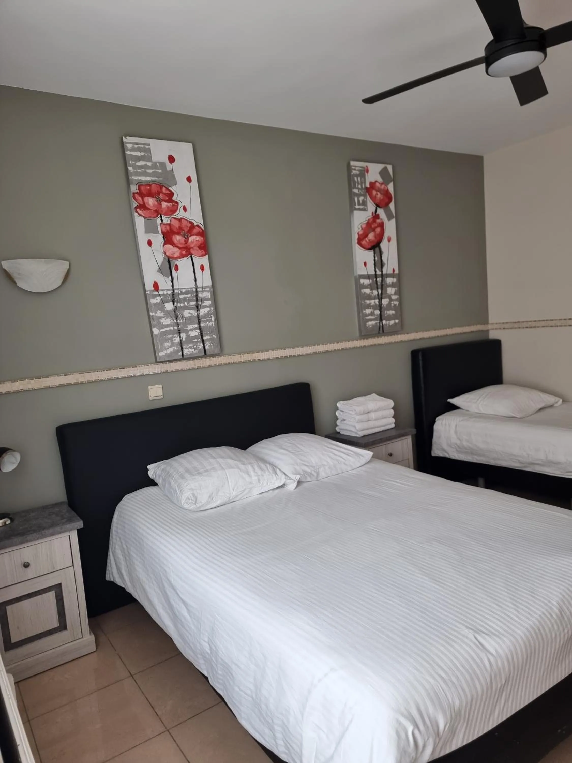 Bed in Aparthotel Résidence Bara Midi