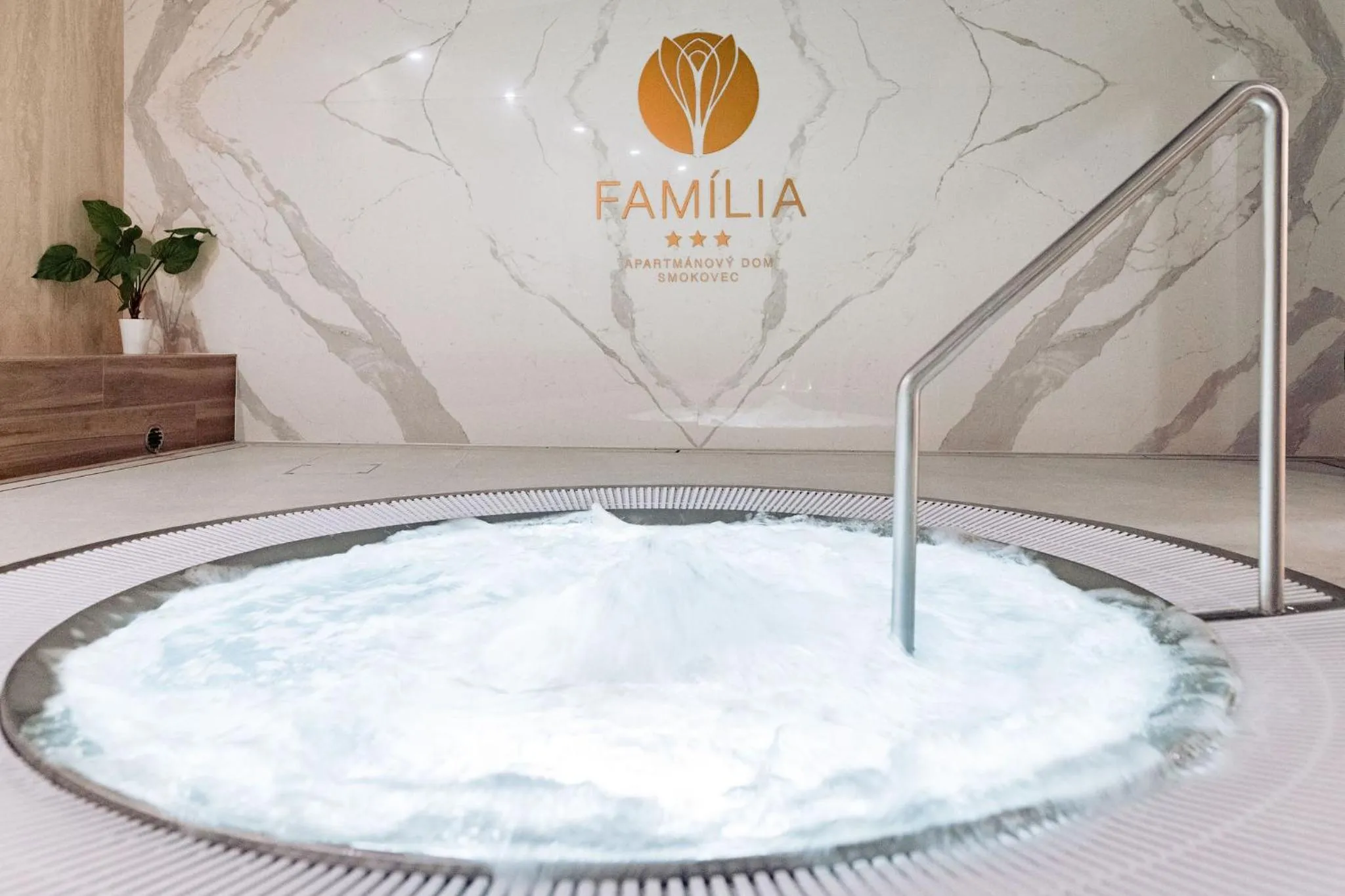 Property logo or sign in Apartmanovy dom Familia Smokovec