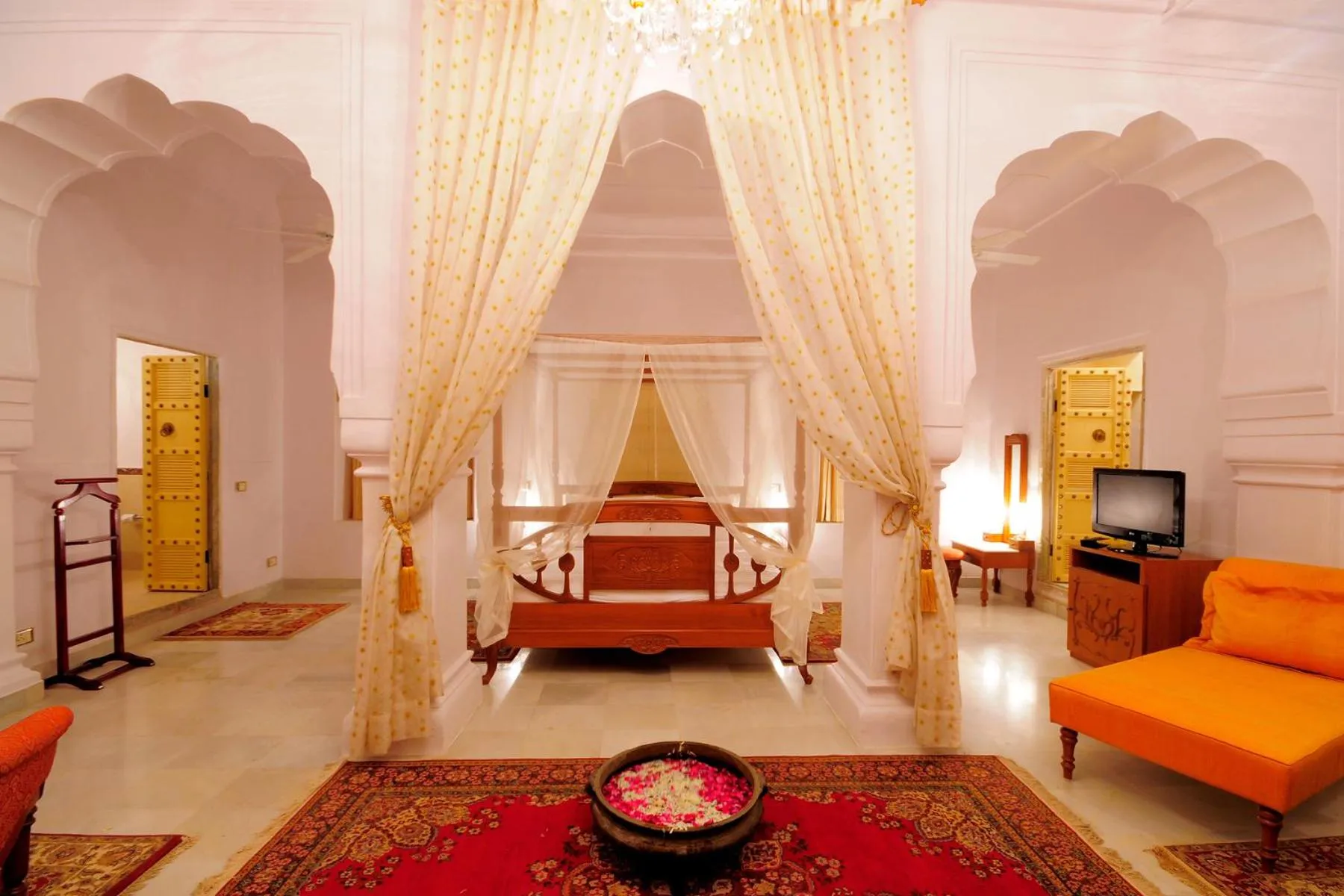 Photo of the whole room, Bed in Chomu Palace Jaipur - A Heritage Hotel