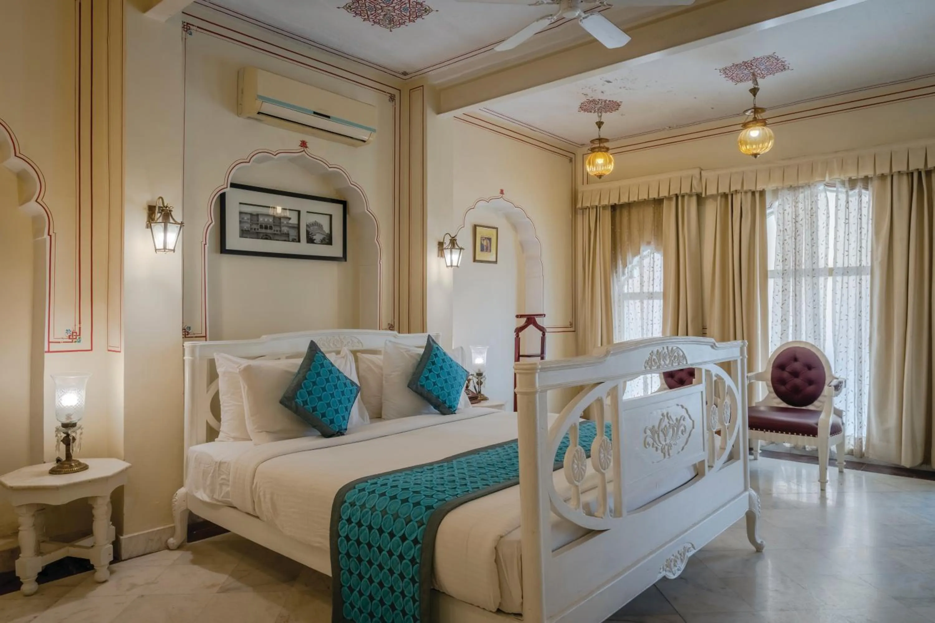 Bedroom, Bed in Chomu Palace Jaipur - A Heritage Hotel