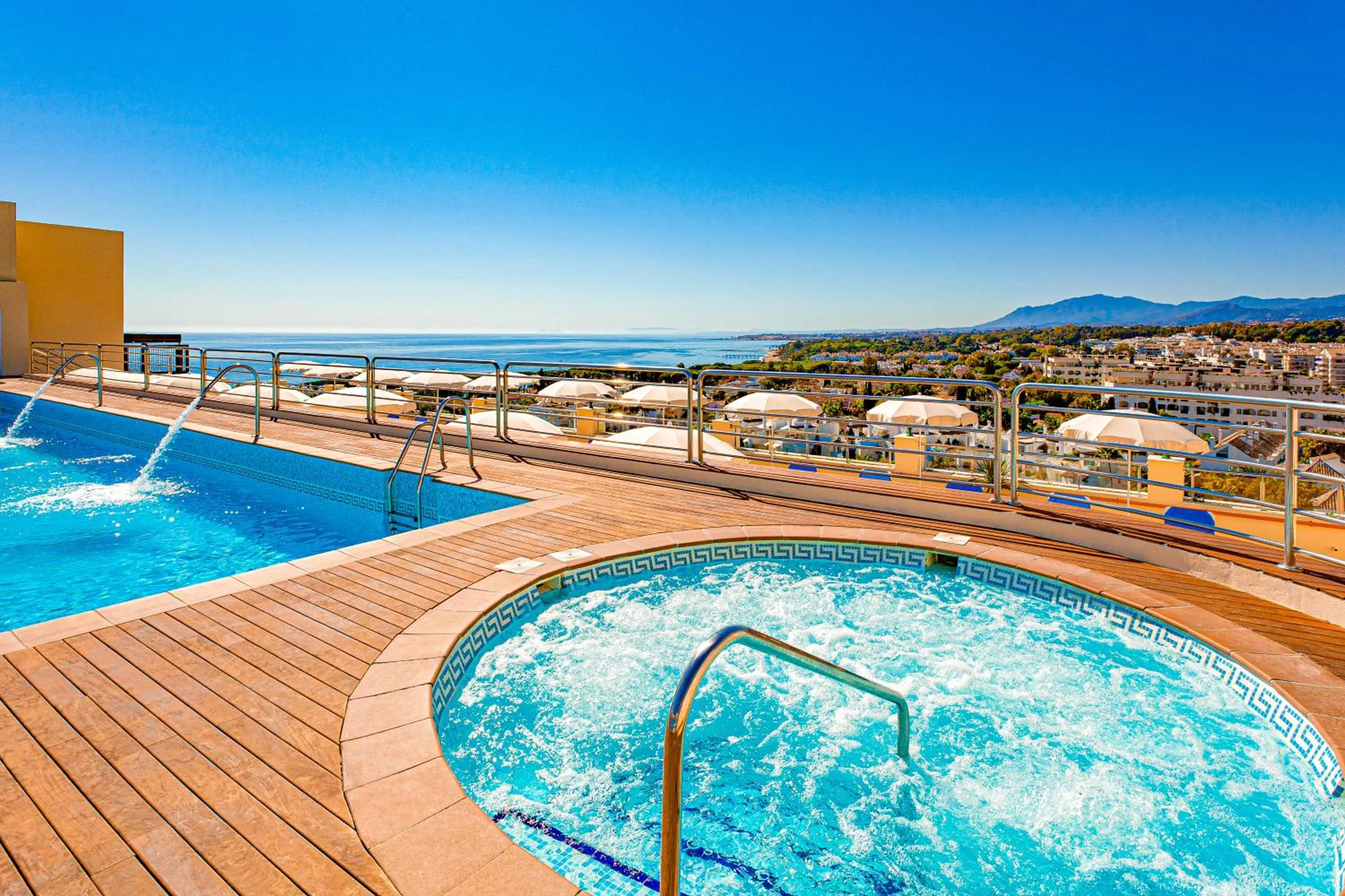 Swimming pool in Senator Marbella