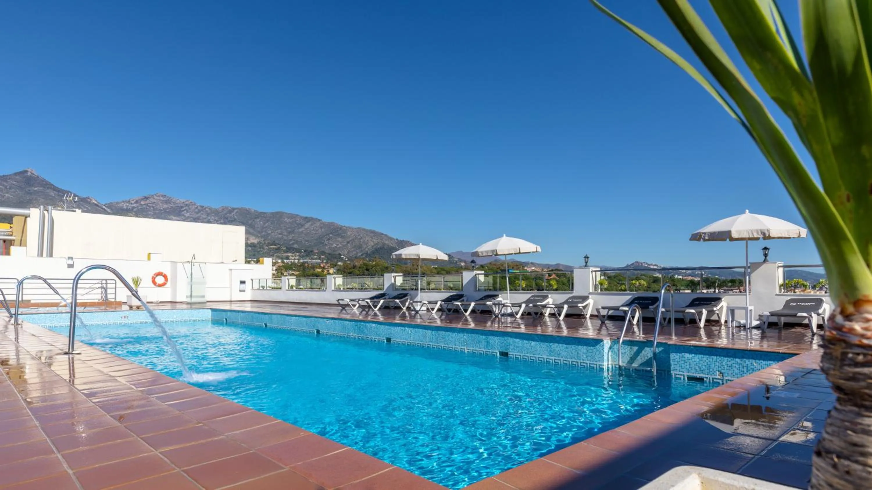 Swimming pool in Senator Marbella