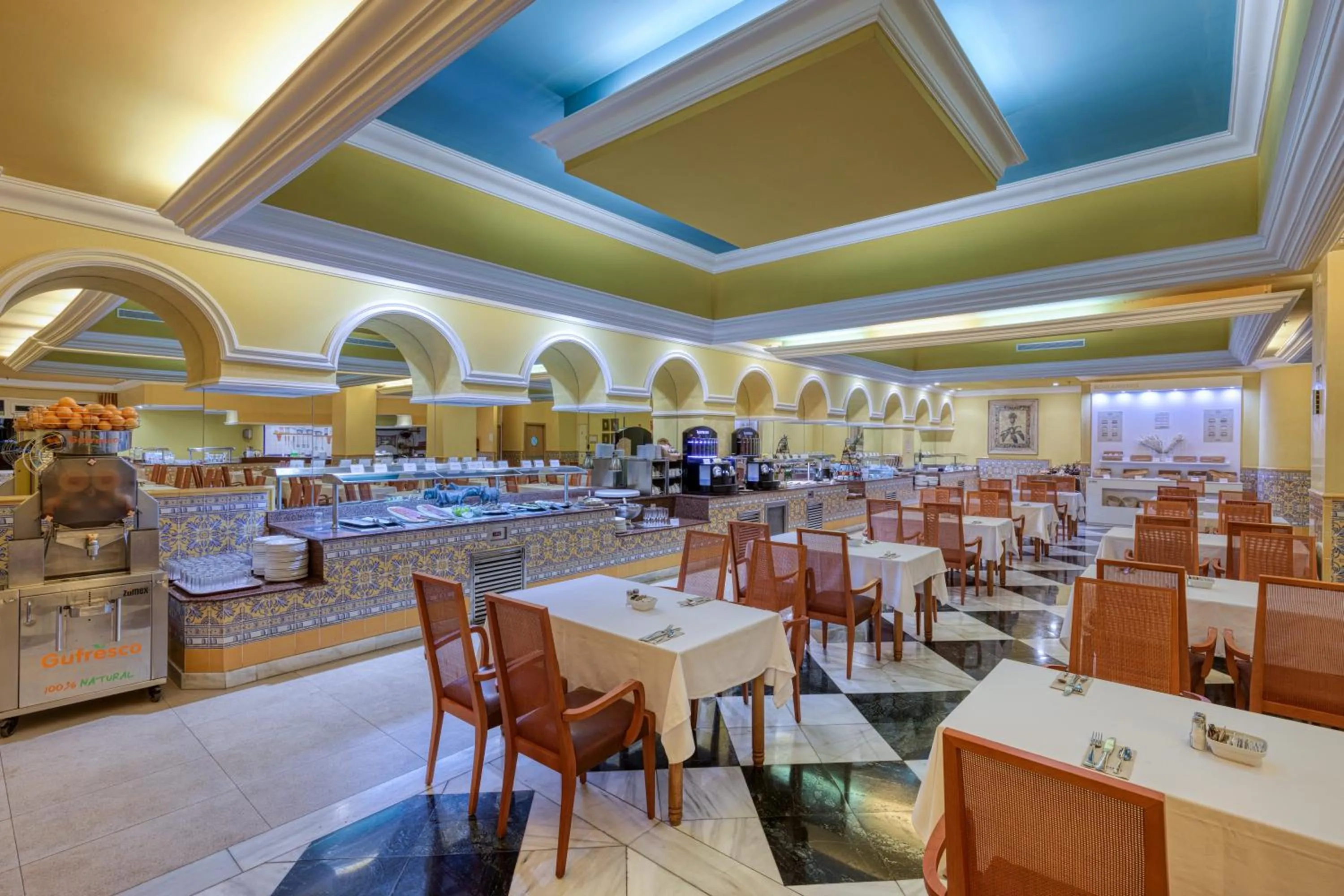 Restaurant/places to eat in Senator Marbella