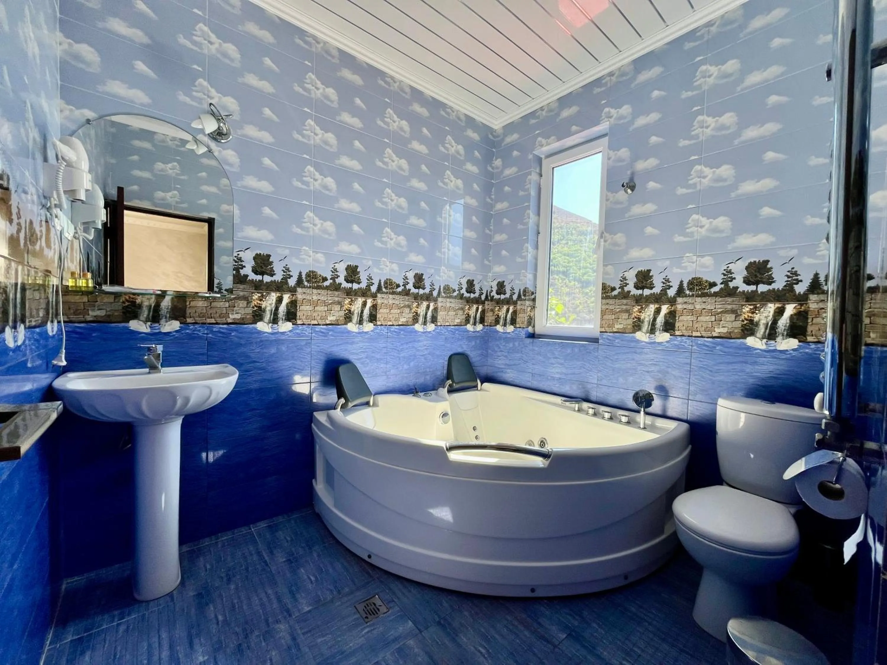 Kirch Hotel & Restaurant