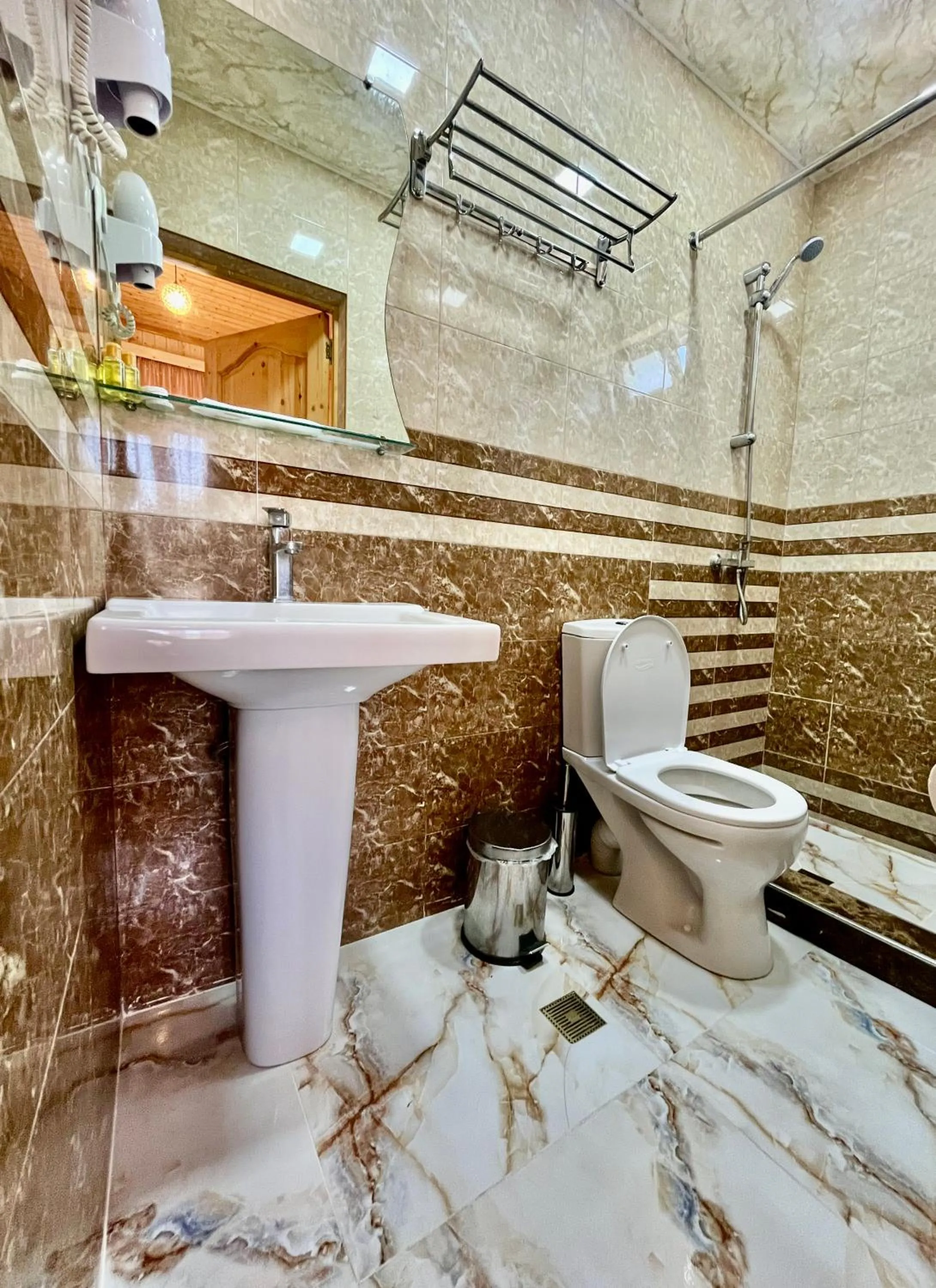 Kirch Hotel & Restaurant