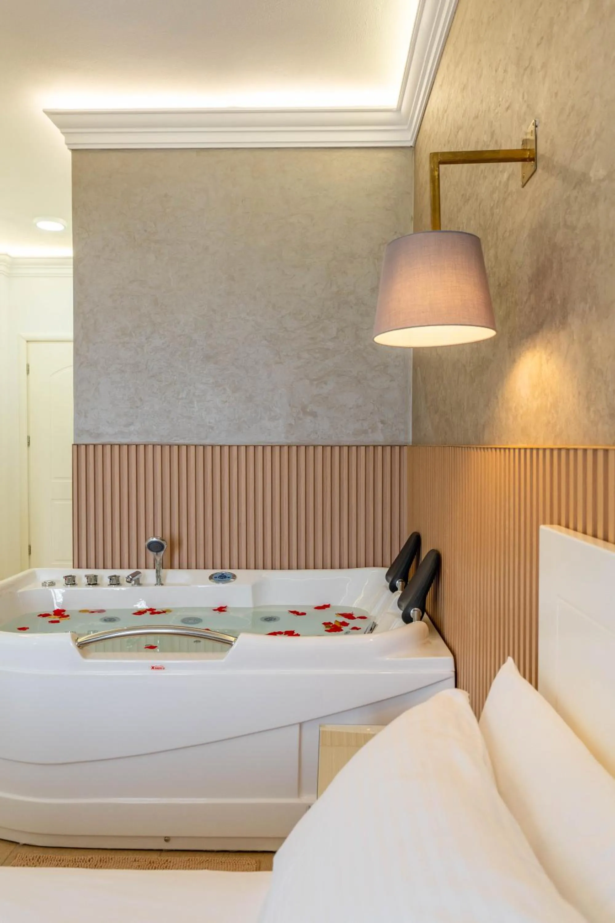 Bath, Bed in Hotel Mira Mare