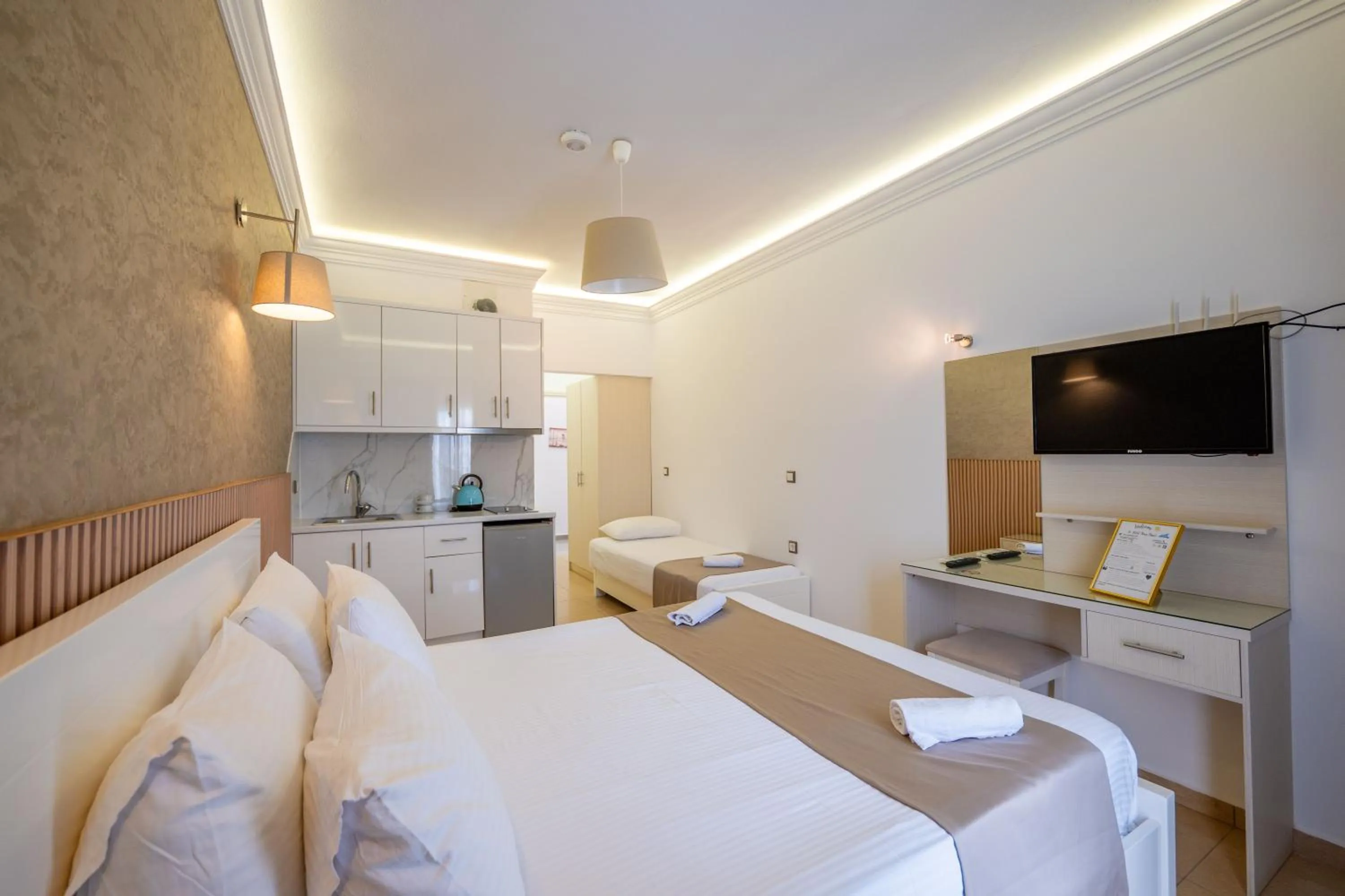 Kitchen or kitchenette, Bed in Hotel Mira Mare