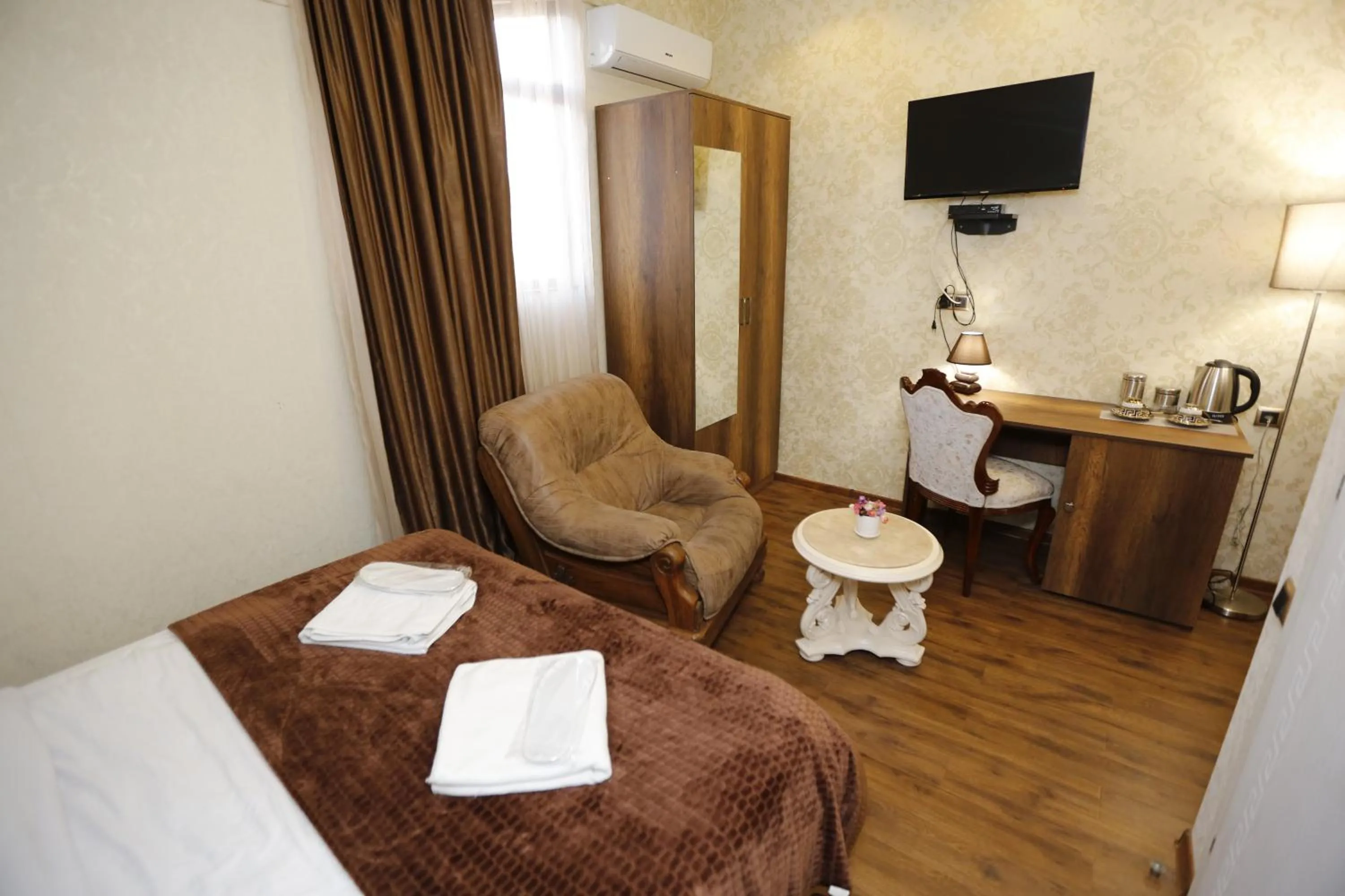 City view, Bed in Grand GMP